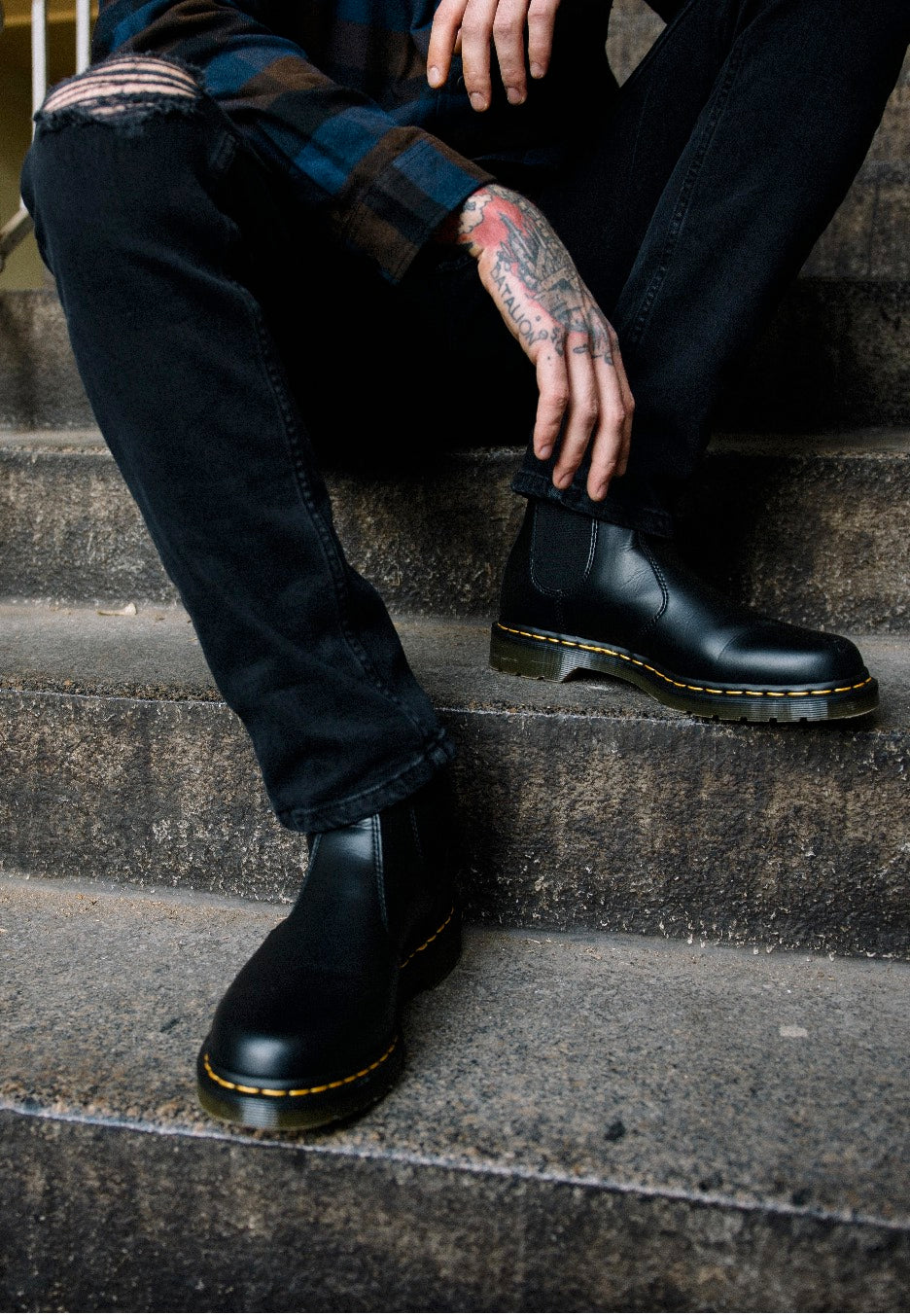 Dr.Martens VEGAN 2976 ブラックブーツ Dr. Martens - Vegan 2976 Chelsea Boots Black Felix Rub Off - Buty