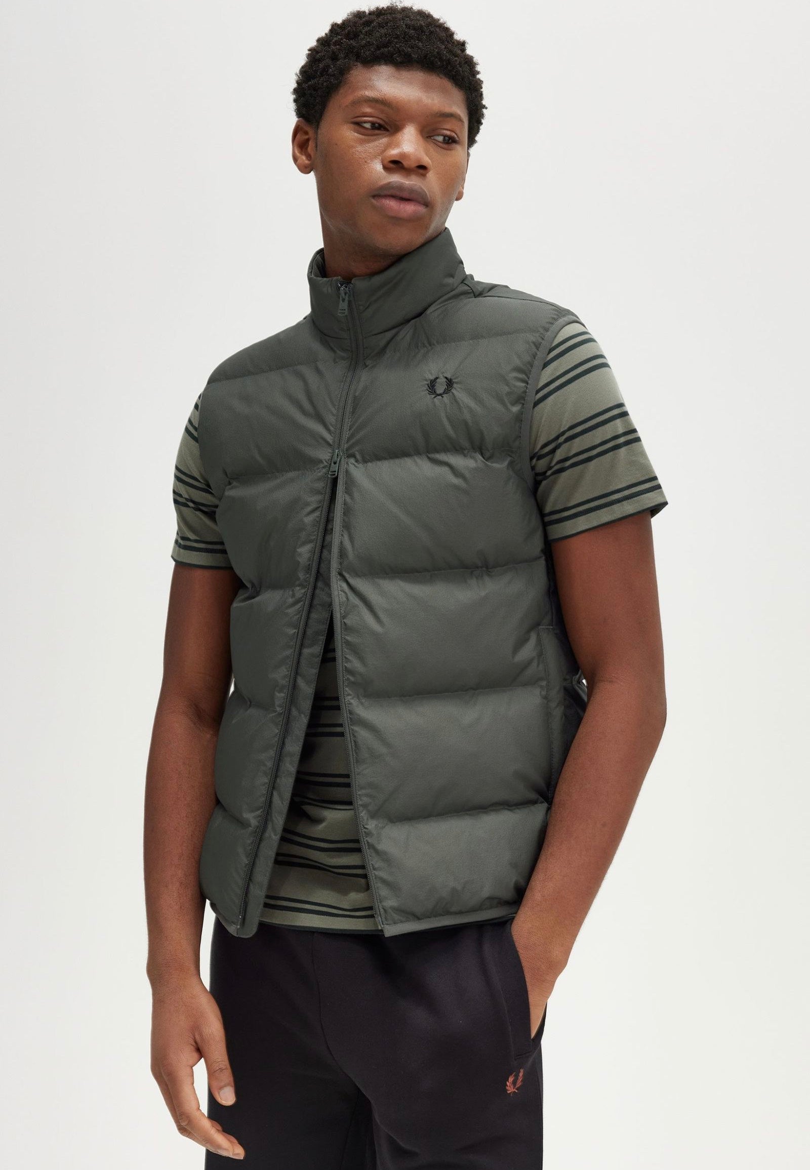 Fred Perry Insulated Field Green Weste Impericon