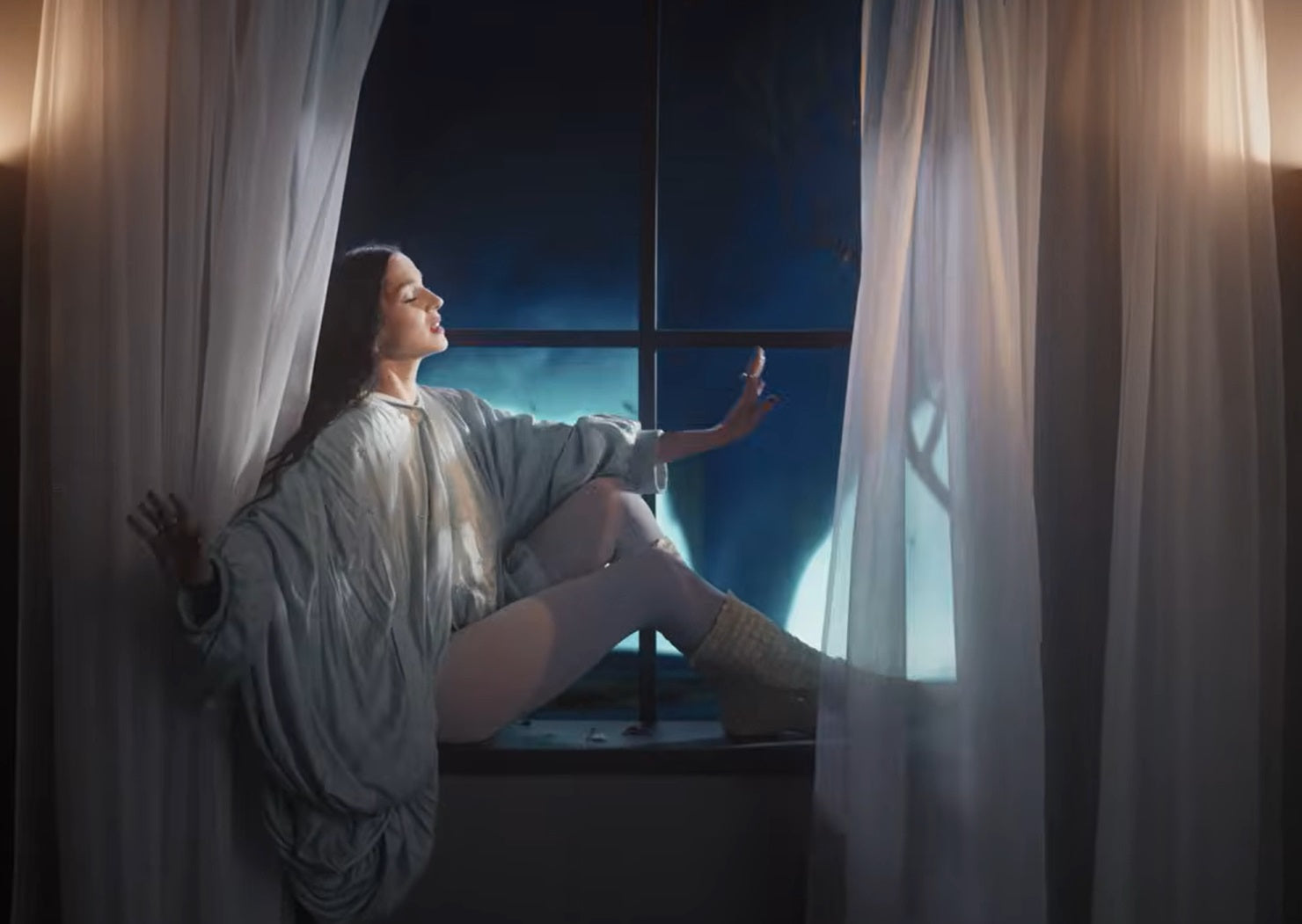 Poppy - Unravel Visualizer