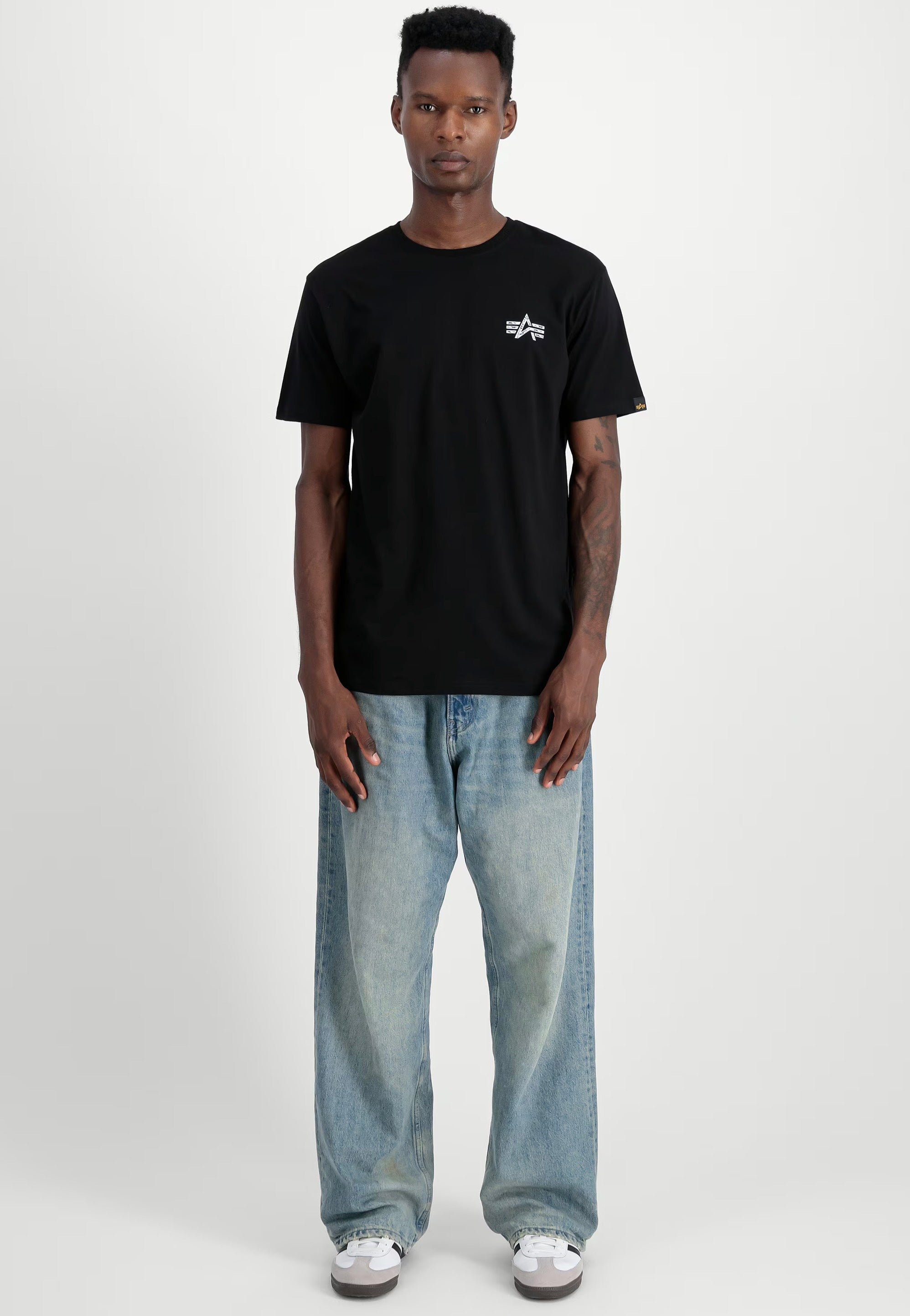 Alpha Industries - Signature Backprint Black - T-Shirt | Men-Image