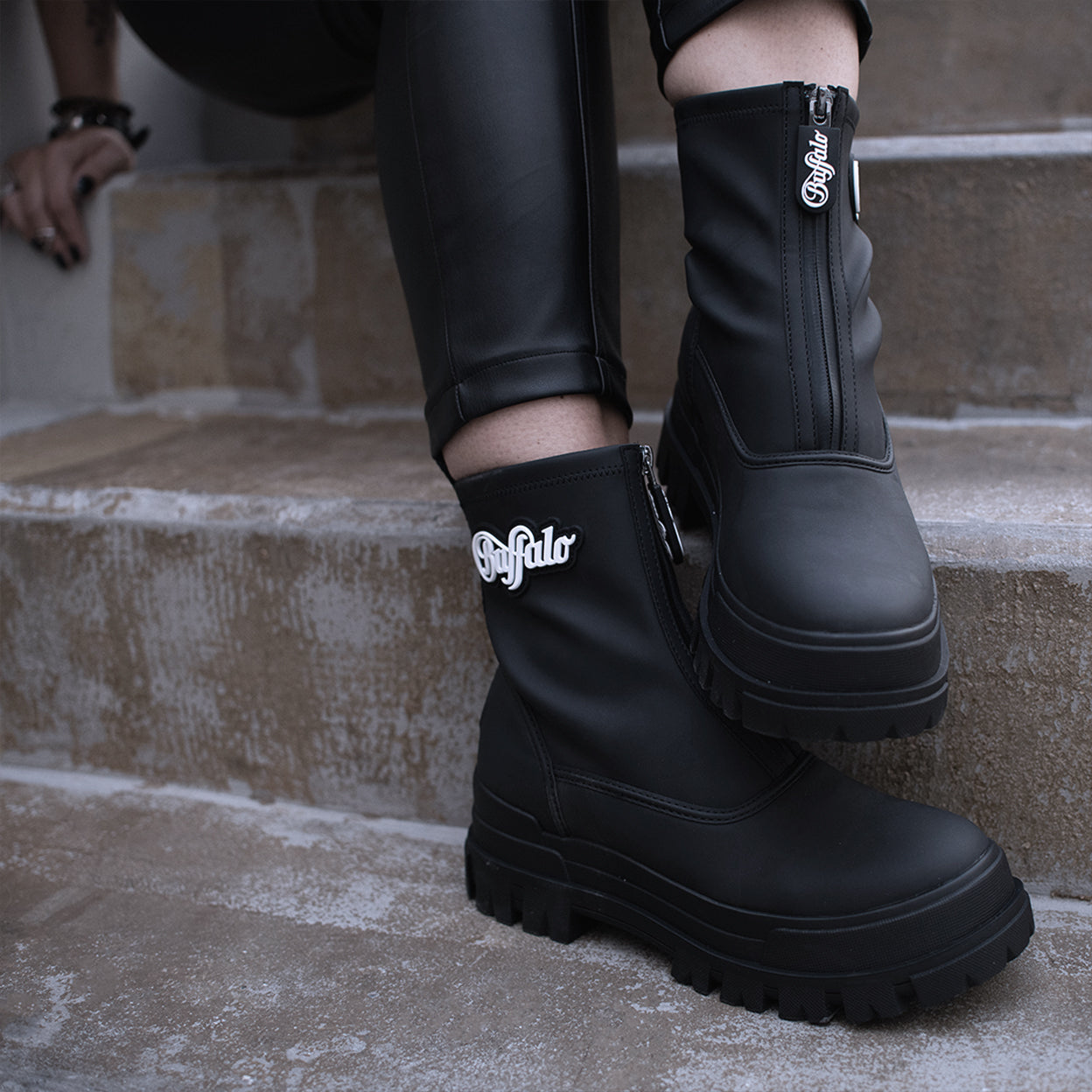 Shoes, Boots & Sneakers