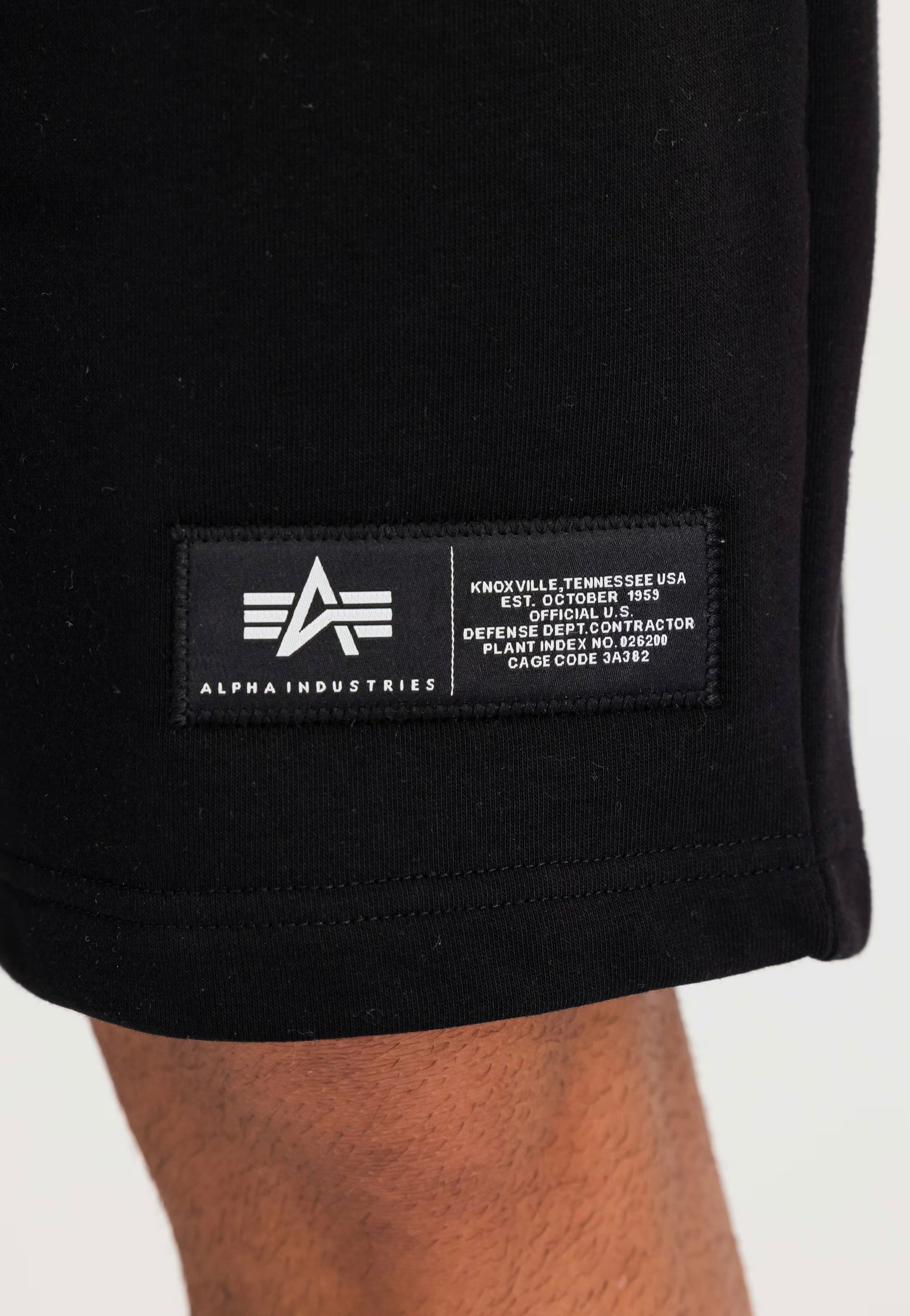 Alpha Industries - Label Jogger Black - Shorts | Men-Image