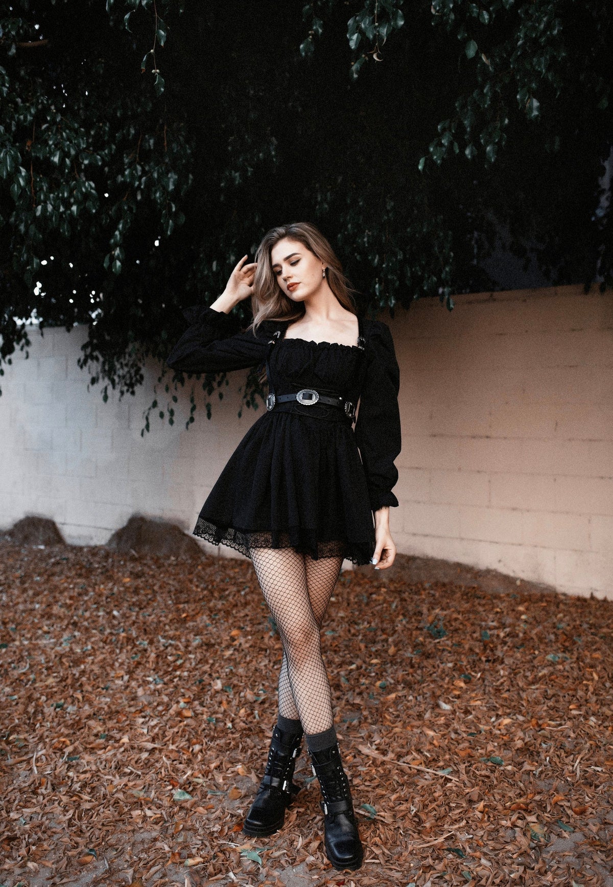 Lively Ghosts The ‘Mojave Poison’ Western Goth Conch Black Harness | Neutral-Image