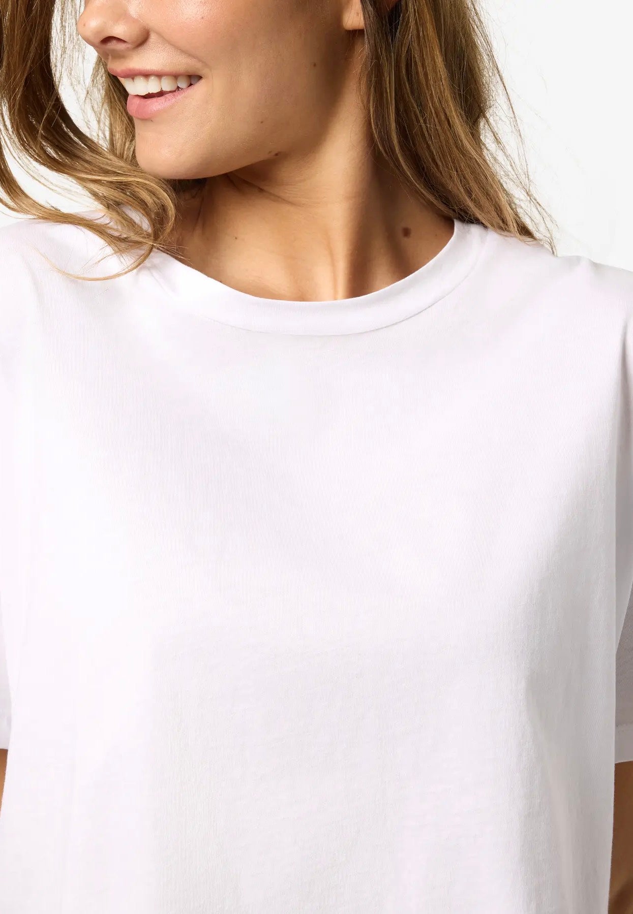 Noisy May - Alena O-Neck Semicrop Bright White - Top | Women-Image