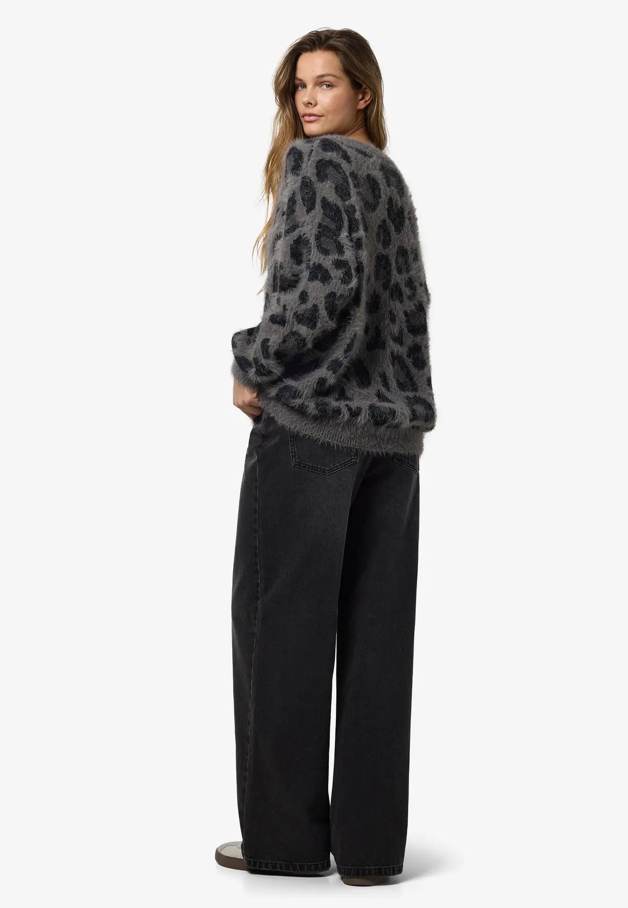 Noisy May - Flynn L/S V-Neck Charcoal Gray Leo - Cardigan | Women-Image