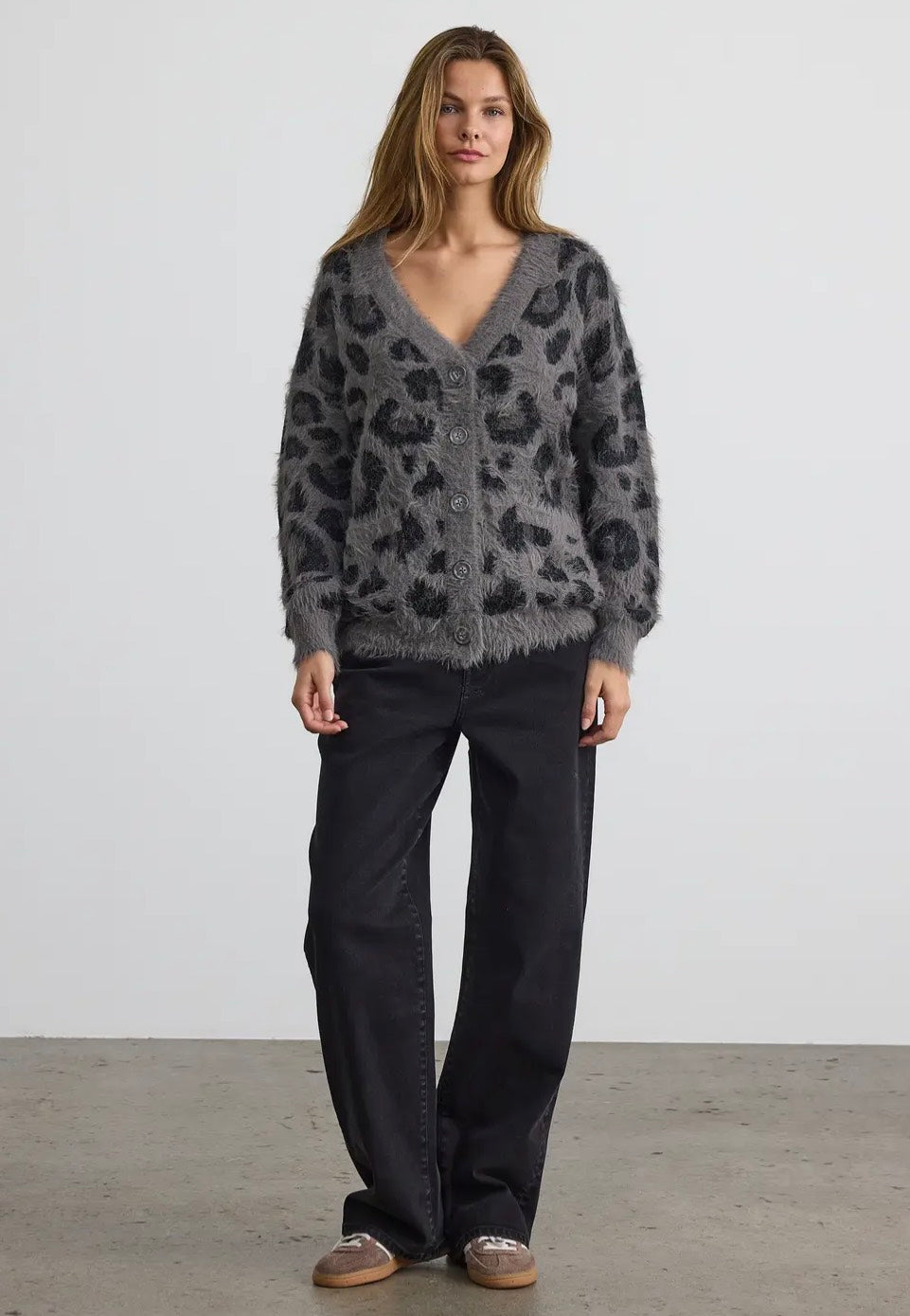 Noisy May - Flynn L/S V-Neck Charcoal Gray Leo - Cardigan | Women-Image