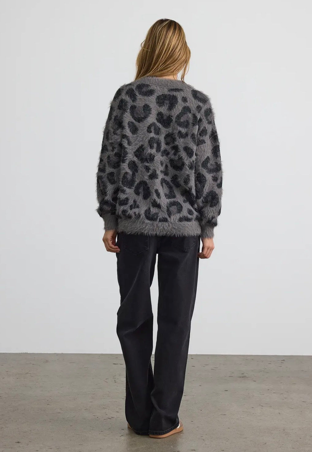 Noisy May - Flynn L/S V-Neck Charcoal Gray Leo - Cardigan | Women-Image