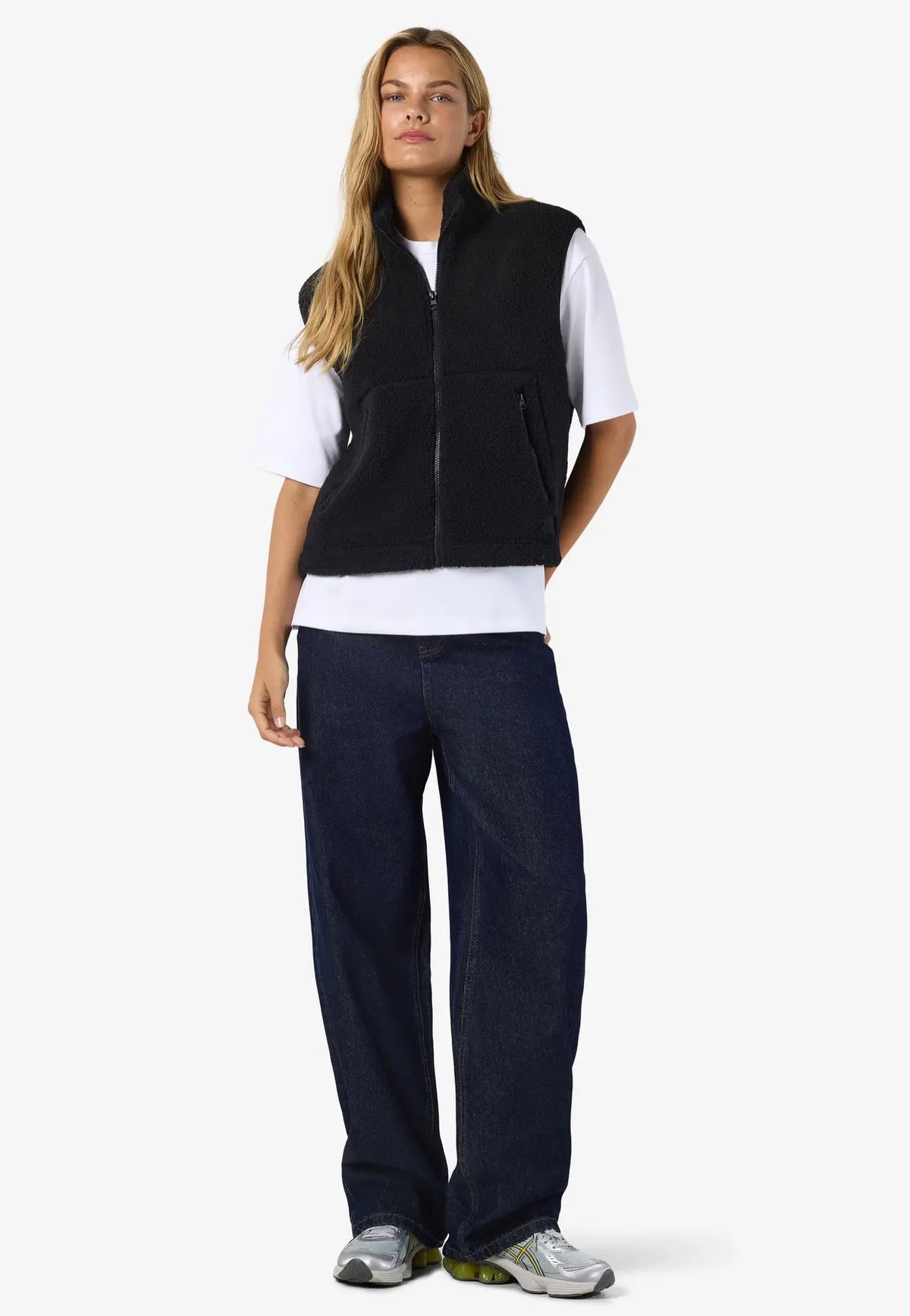 Noisy May Masey Short Teddy Black Weste | Women-Image