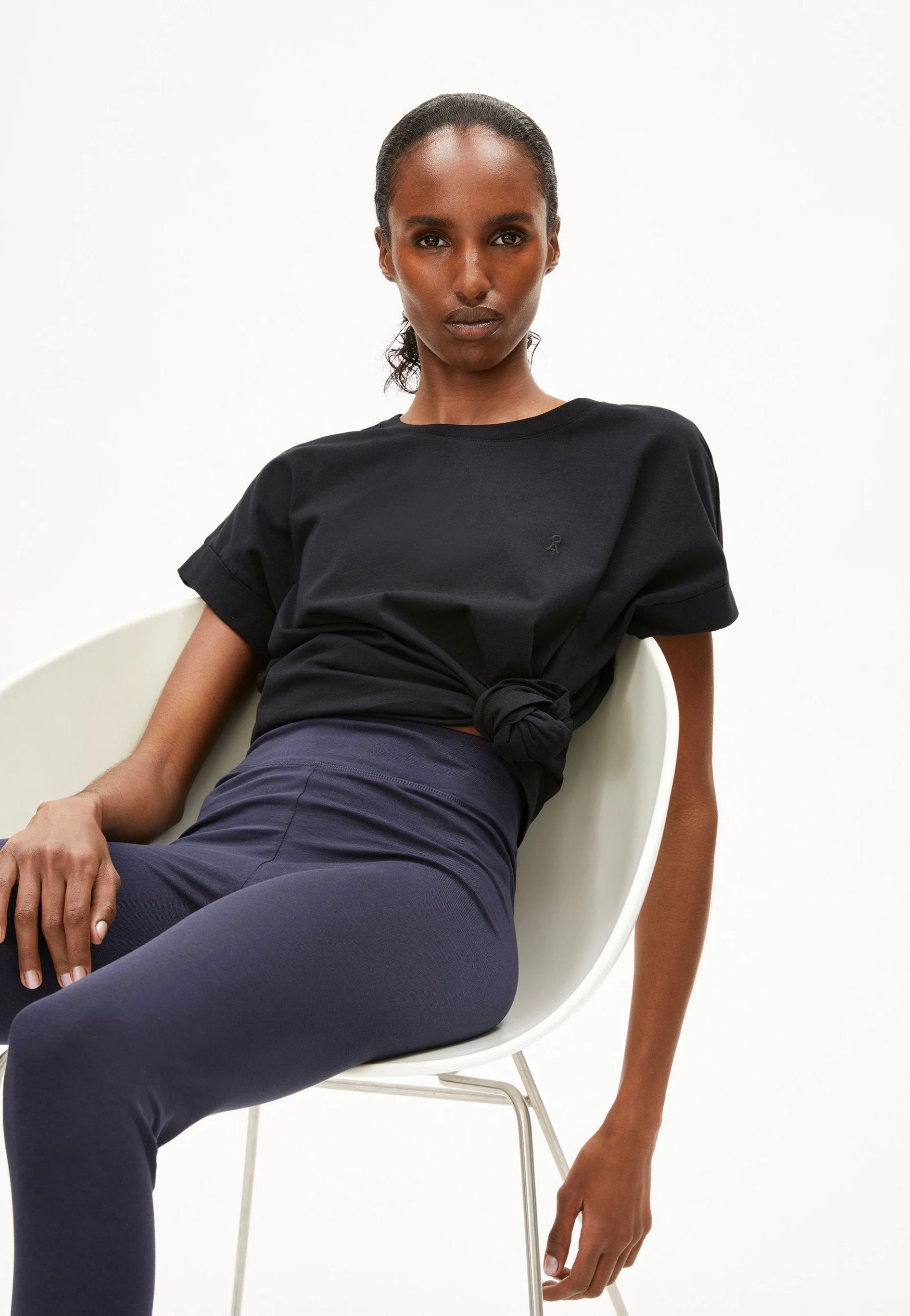 Armedangels - Idaara Logo Black - T-Shirt | Women-Image