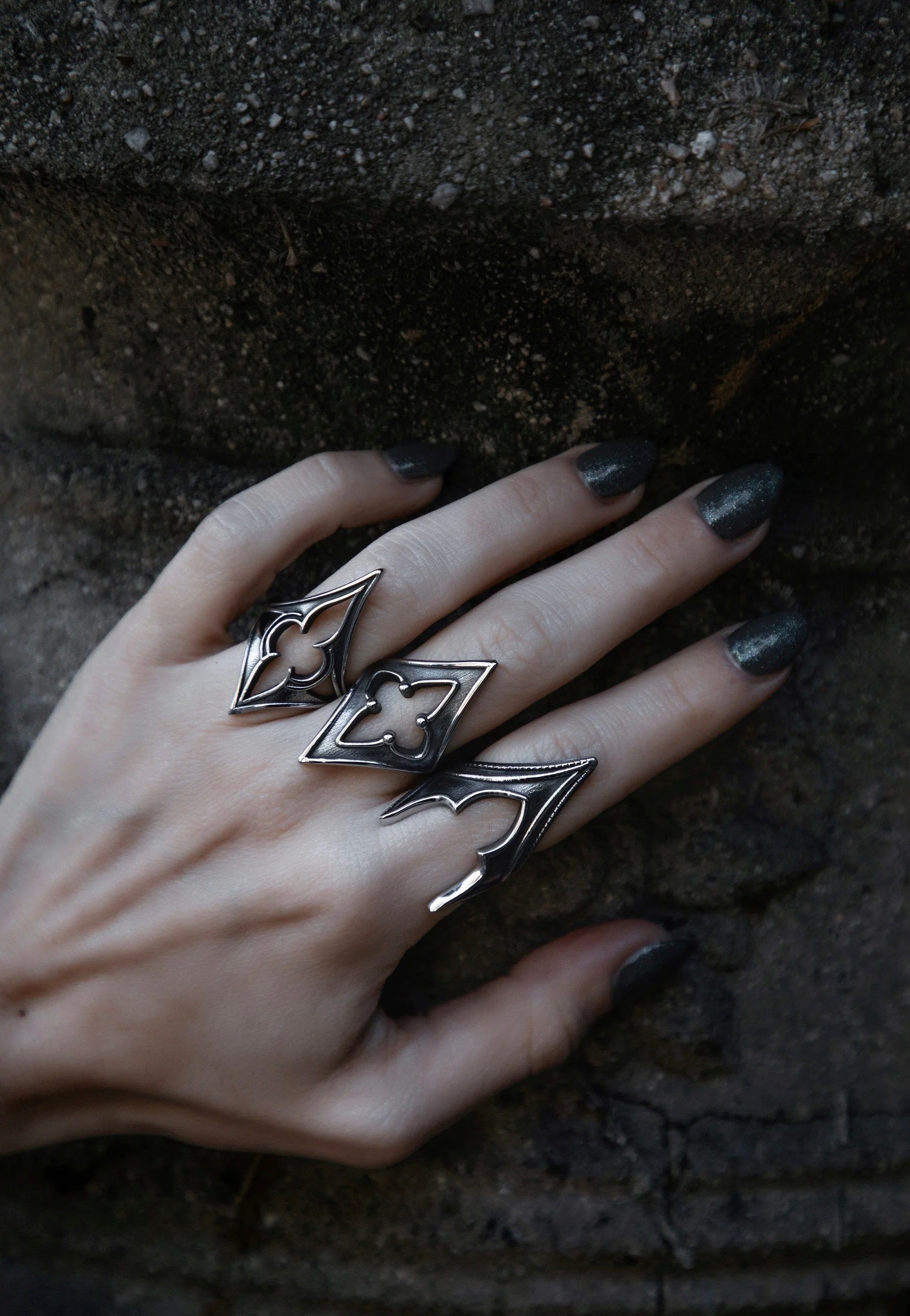 Lively Ghosts - Twisted Fate Silver - Ring | Neutral-Image