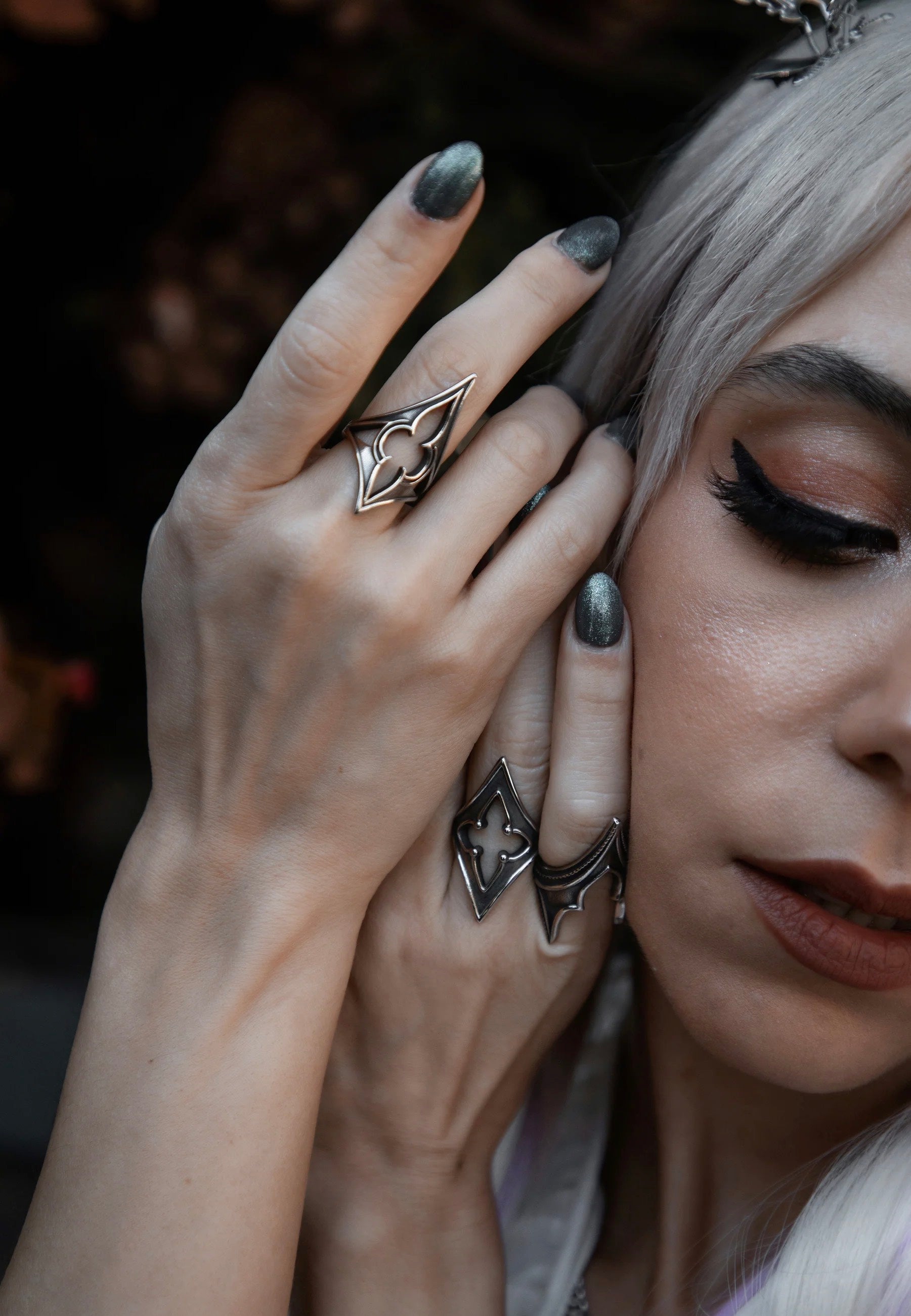 Lively Ghosts - Twisted Fate Silver - Ring | Neutral-Image