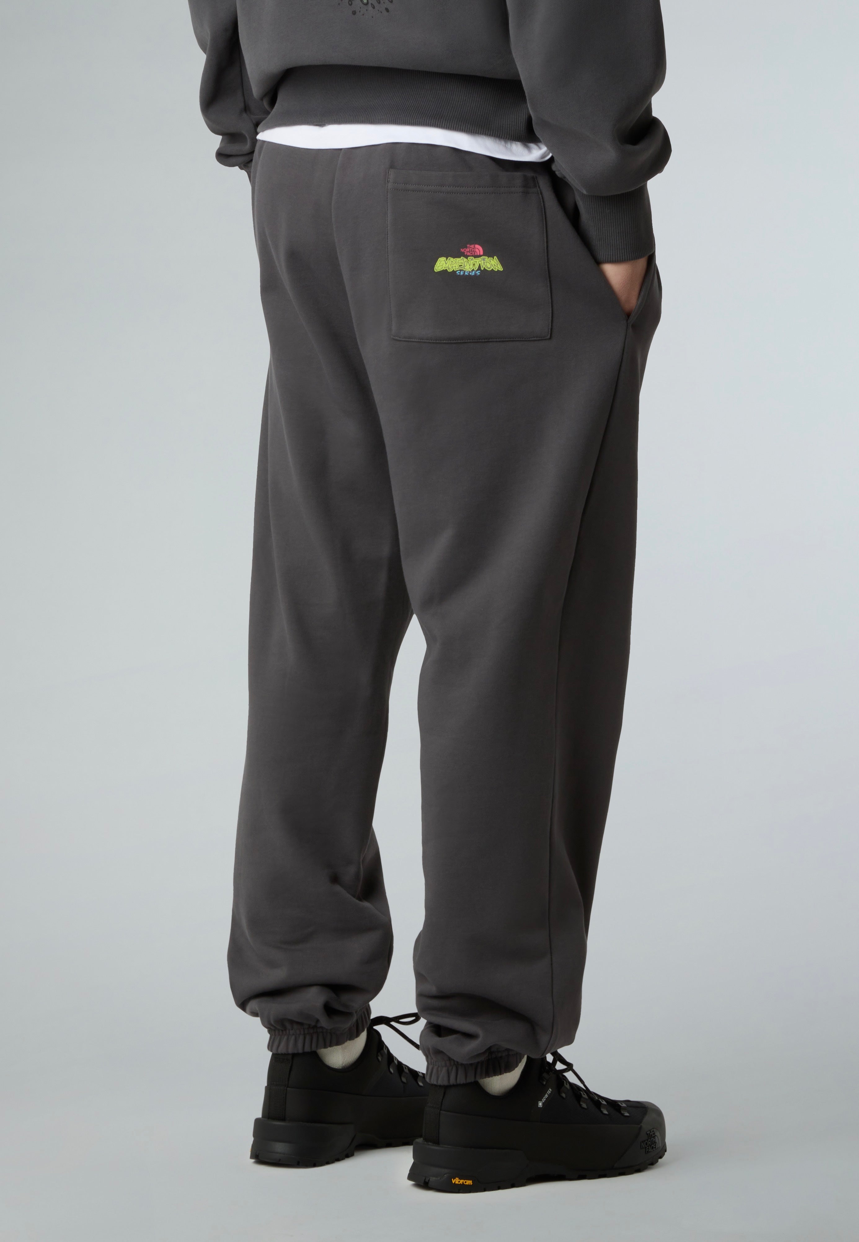 The North Face - Expedition Celebration Anthracite Grey - Sweat Pants | Men-Image