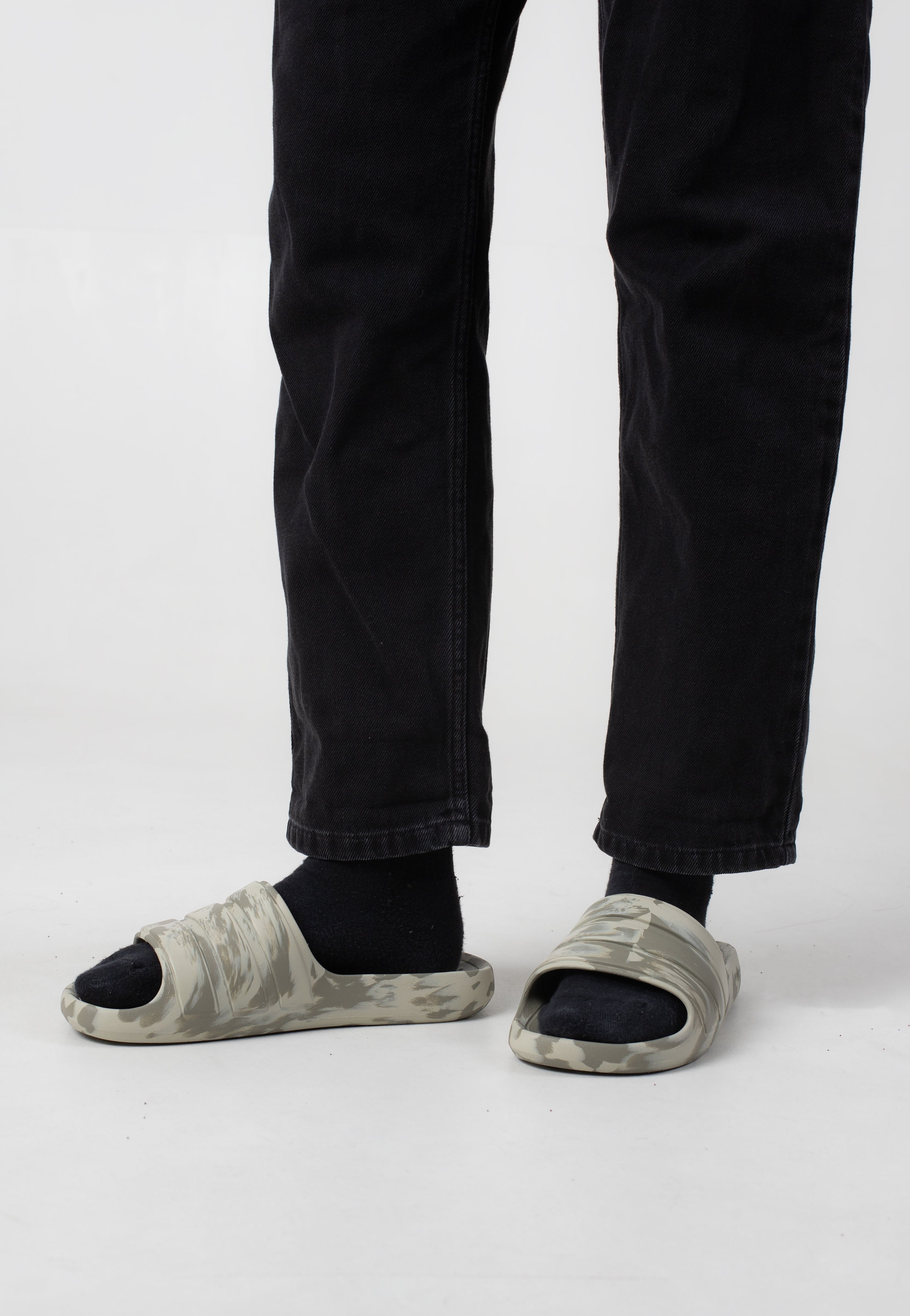 Adidas - Adilette Flow Putbei/Putgre/Putgre - Slides | Neutral-Image