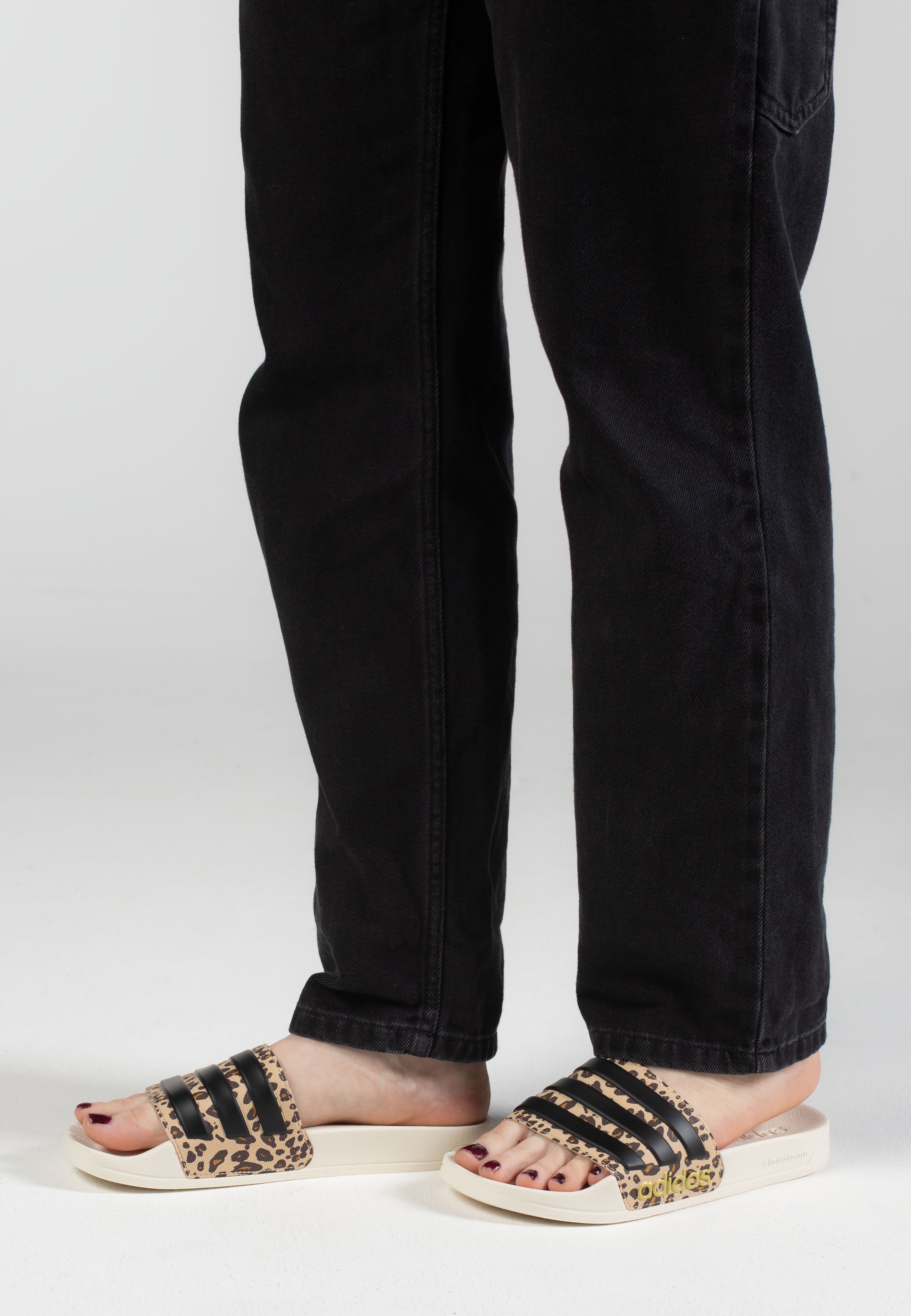 Adidas - Adilette Shower Owhite/Cblack/Magbei - Girl Slides | Women-Image