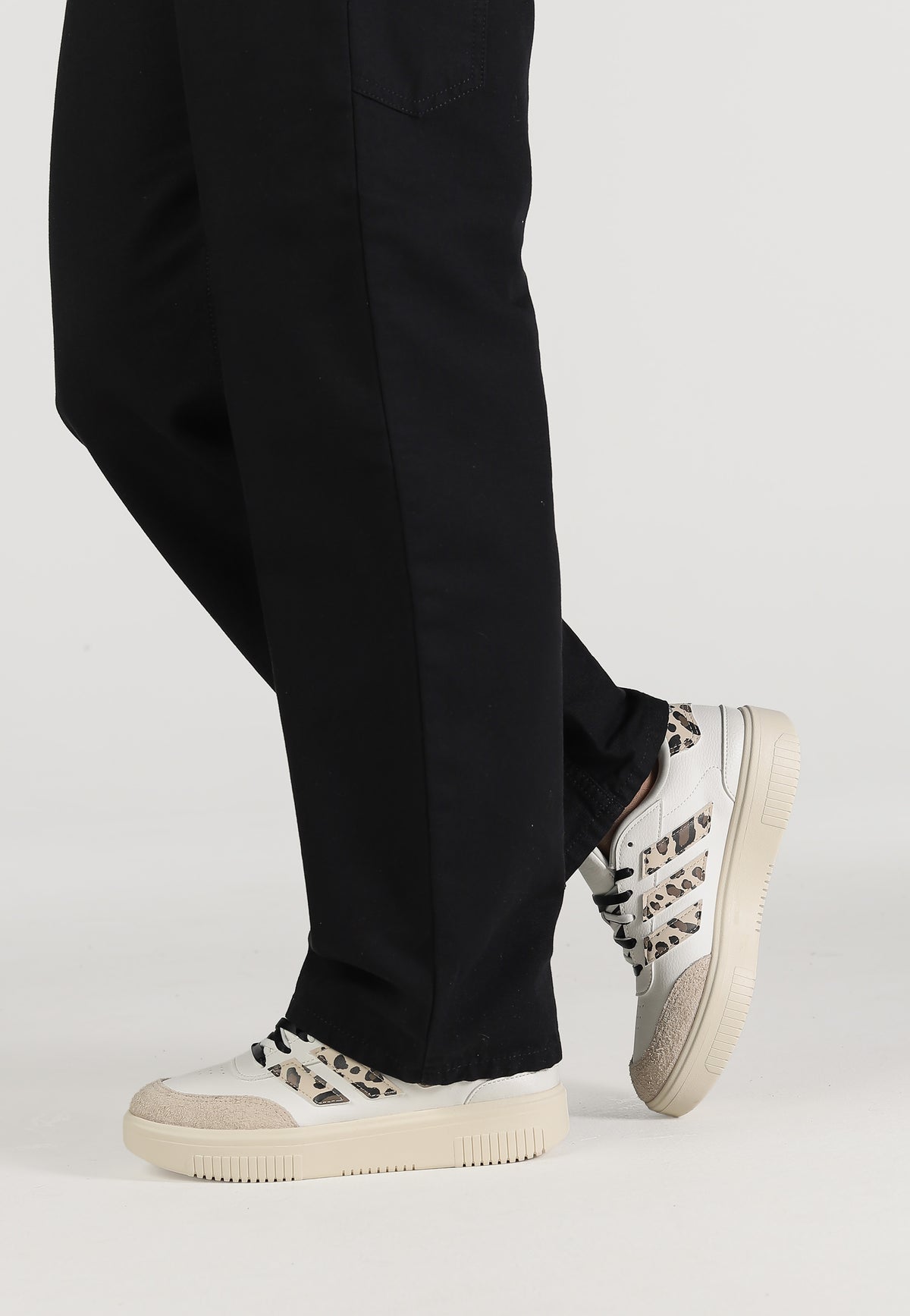 Adidas Courtblock Bold Core White/Crystal Linen/Core Black Naisten kengät | Women-Image
