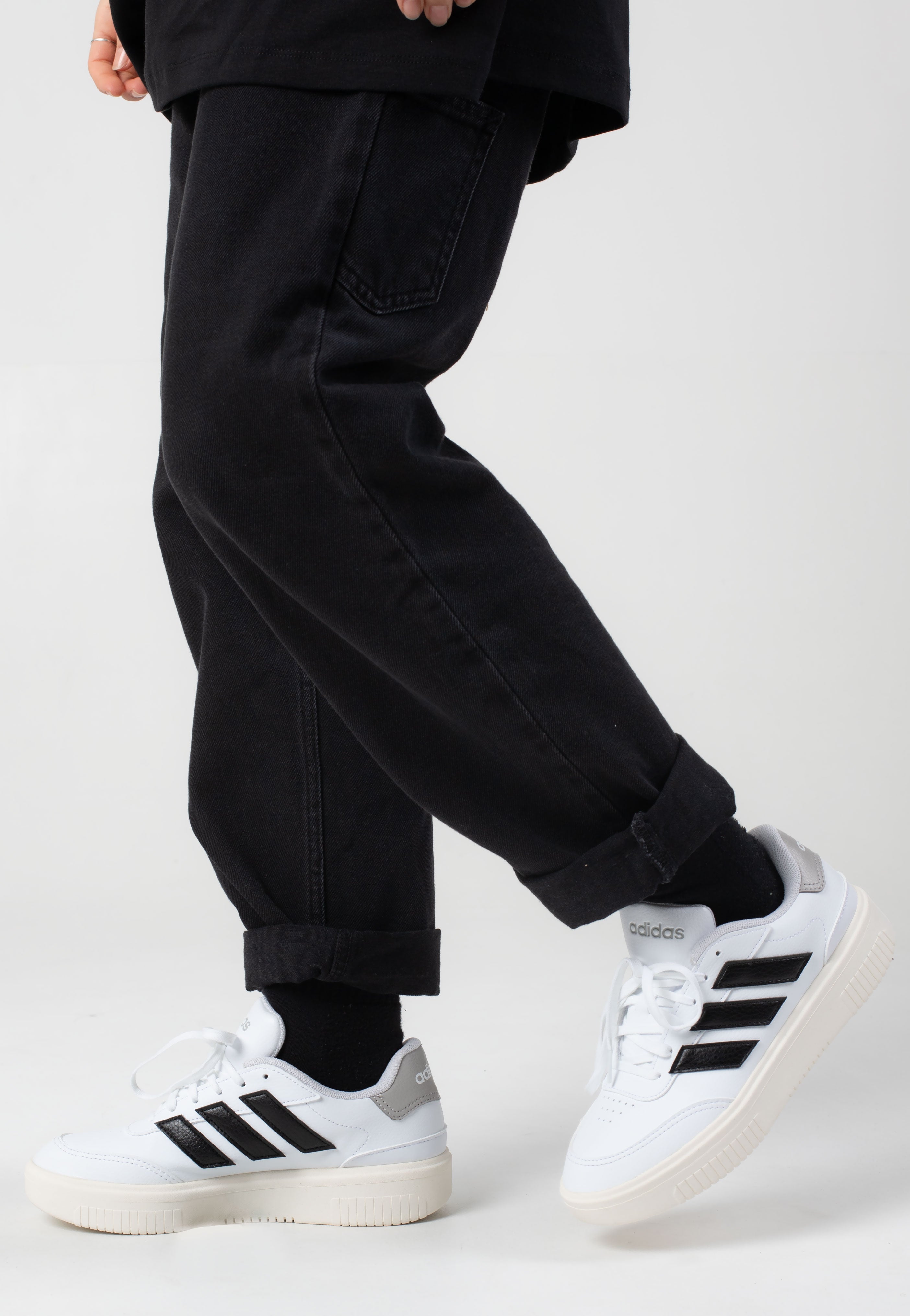 Adidas - Courtblock Bold Ftwwht/Cblack/Gretwo - Girl Shoes | Women-Image