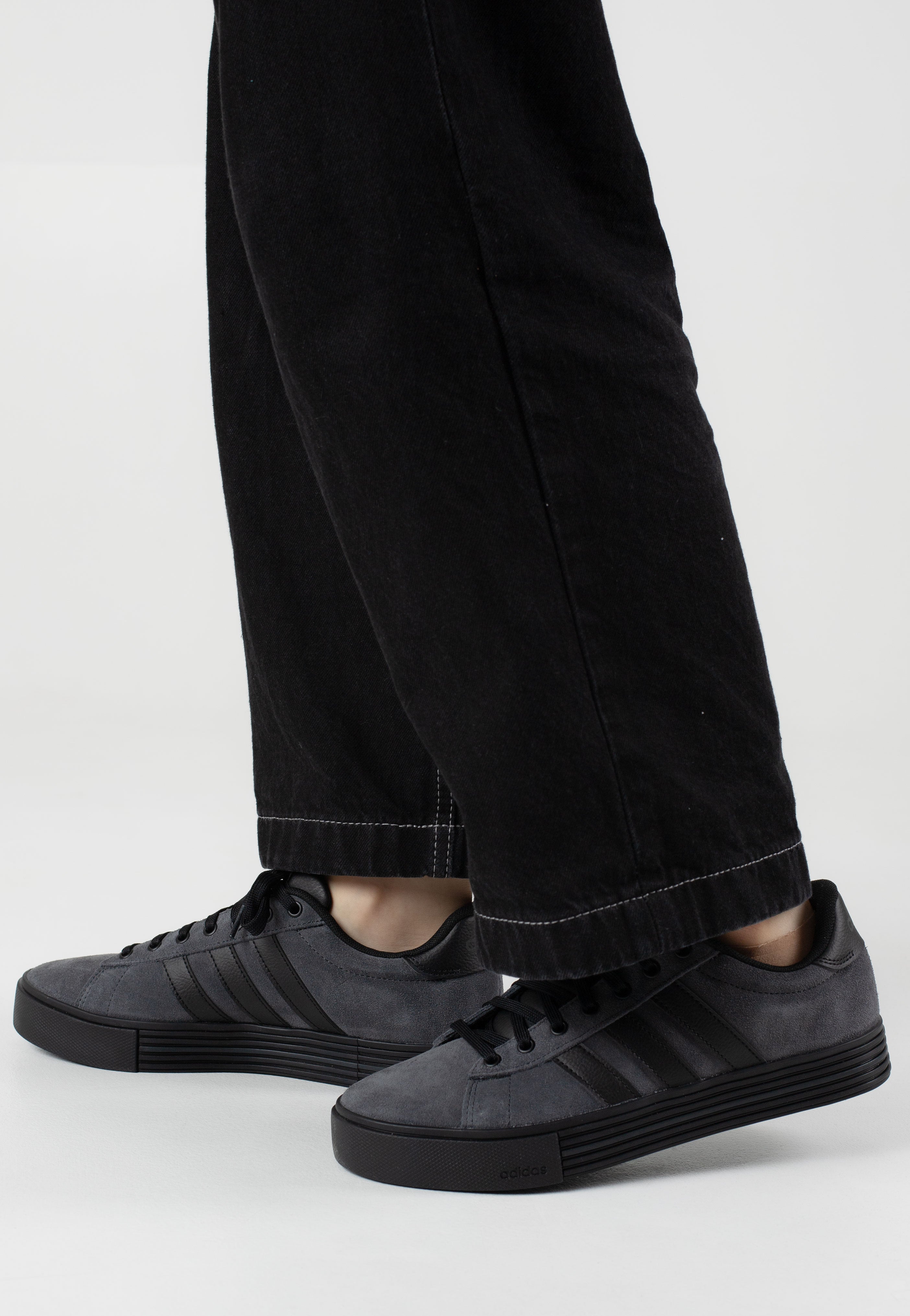 Adidas - Daily 4.0 Cblack/Cblack/Carbon - Shoes | Men-Image