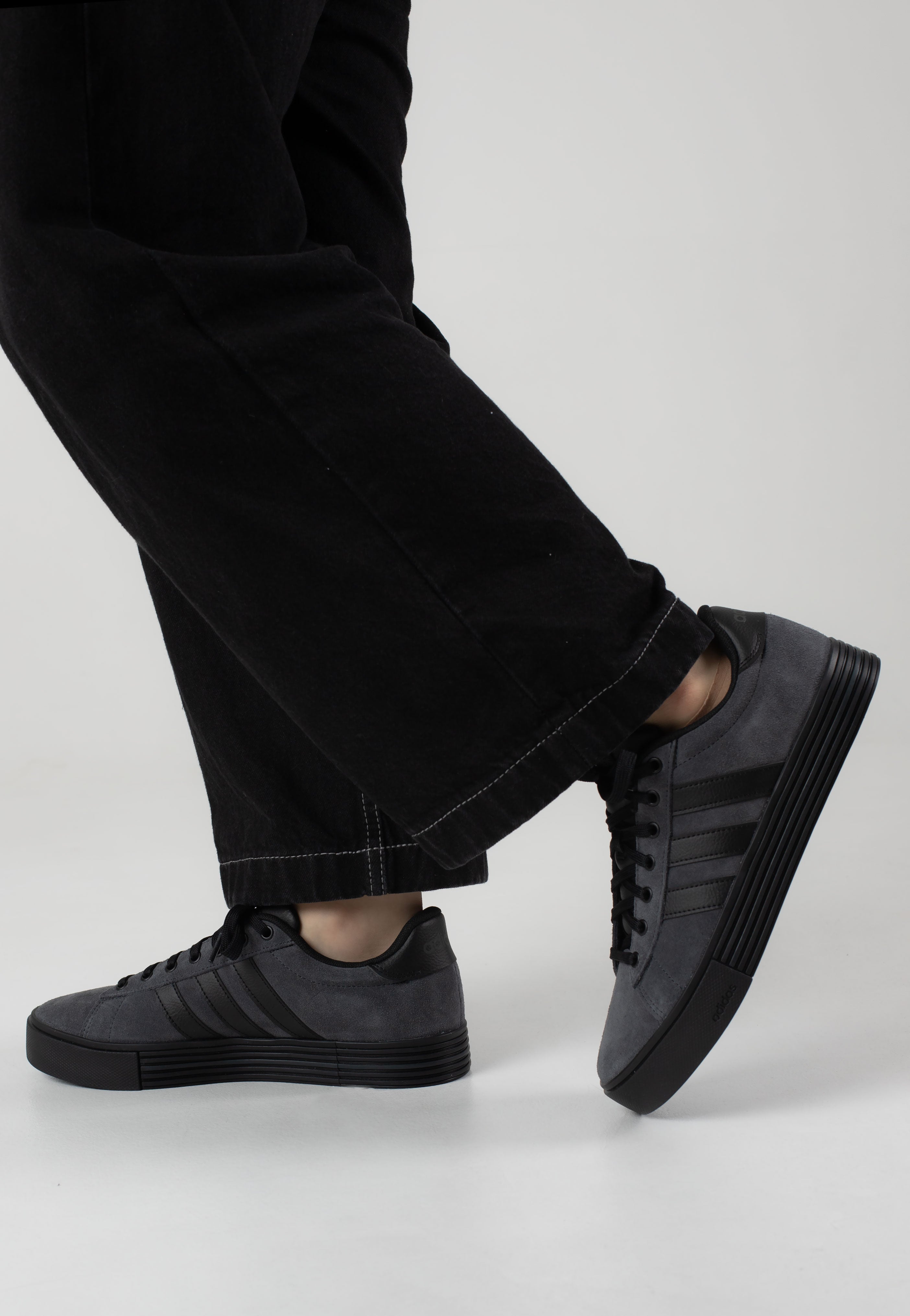 Adidas - Daily 4.0 Cblack/Cblack/Carbon - Shoes | Men-Image