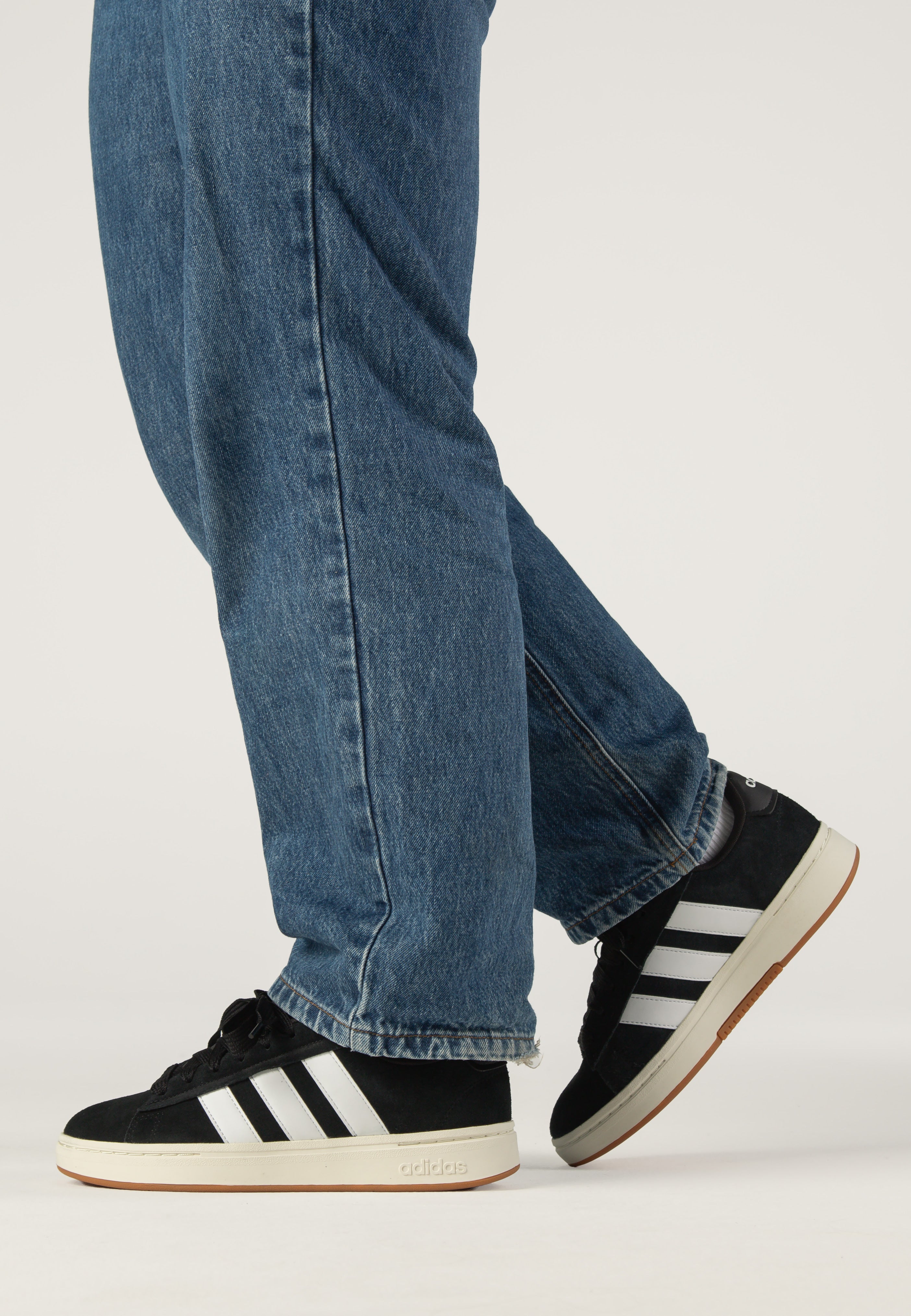 Adidas - Grand Court Alpha 0 Cblack/Ftwwht/Gum10 - Shoes | Men-Image