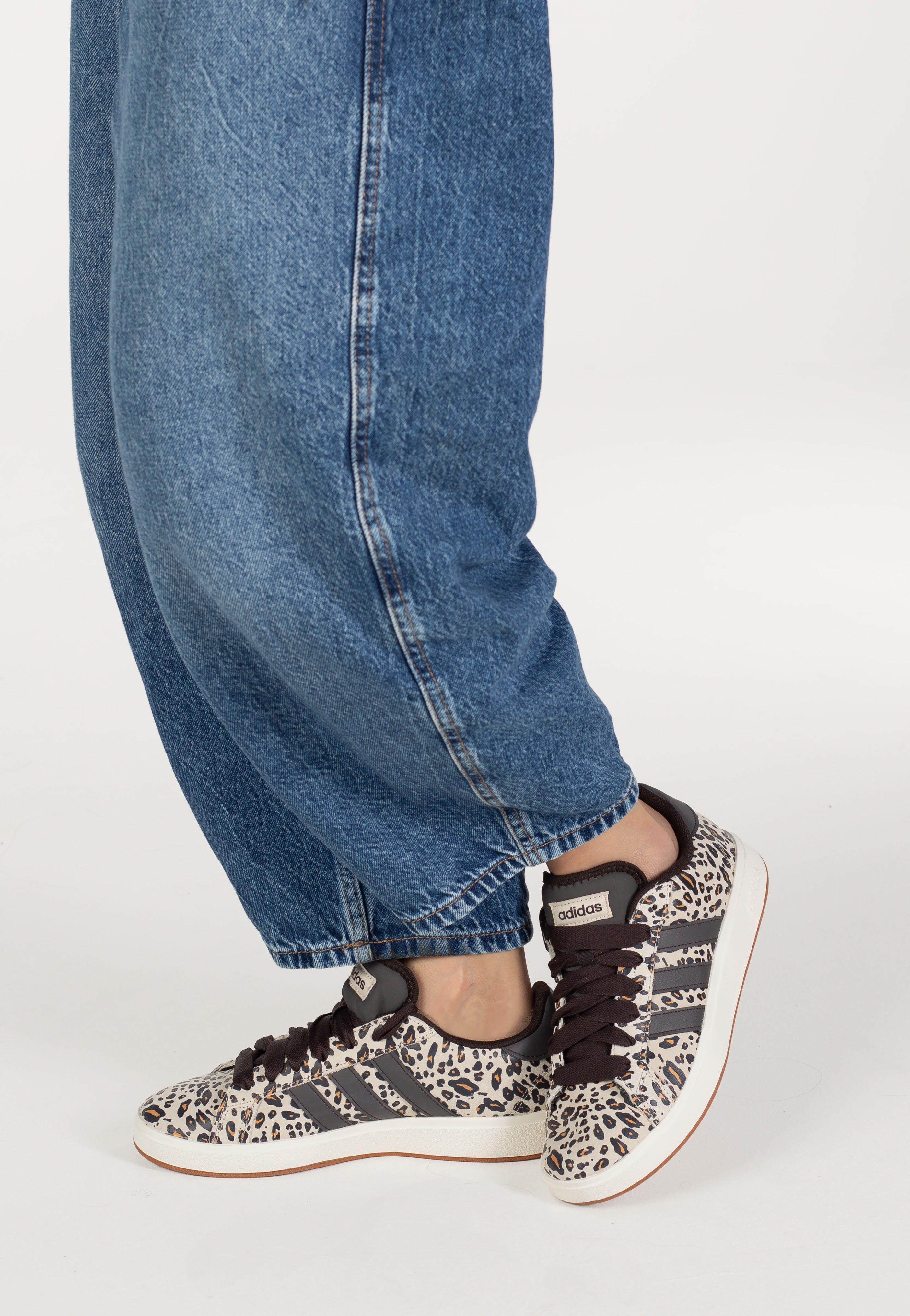 Adidas - Grand Court Base 00 Crli/Auco/Cwhite - Girl Shoes | Women-Image