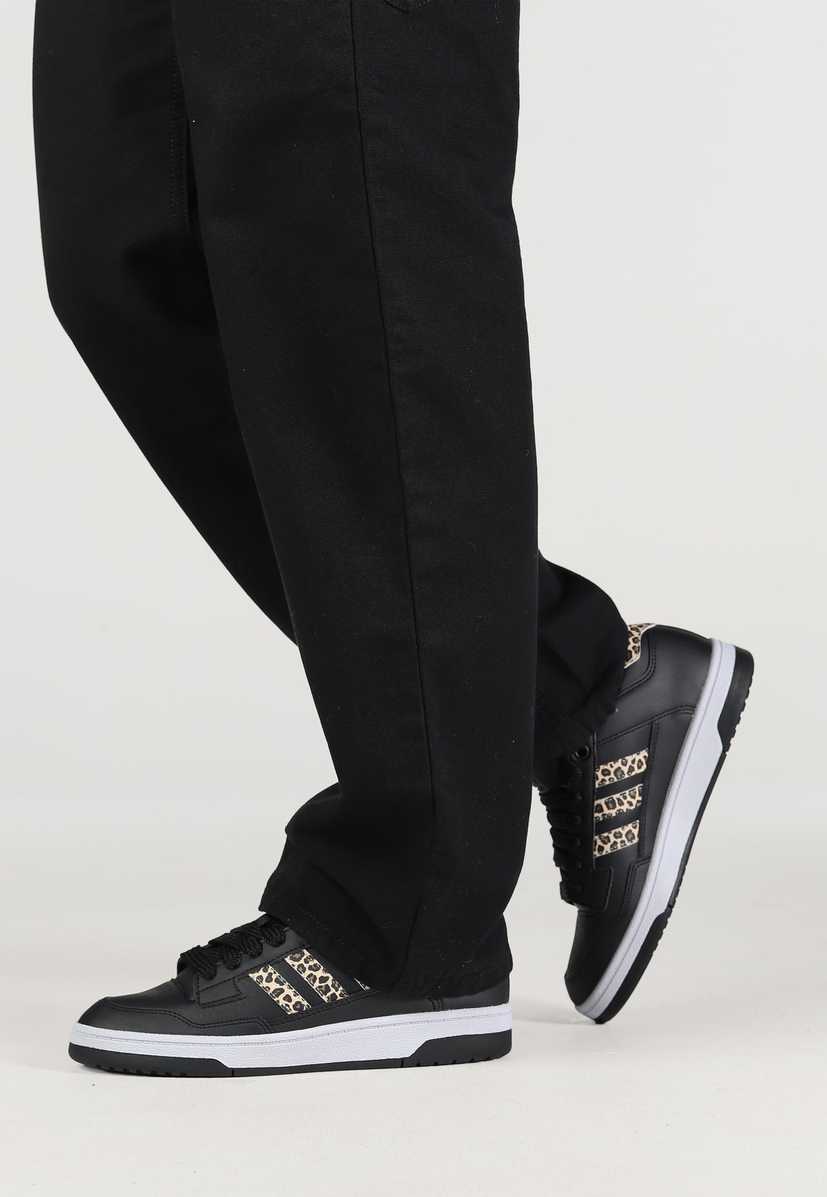 Adidas Rapid Court Low W Cblack/Supcol/Ftwwht Naisten kengät | Women-Image