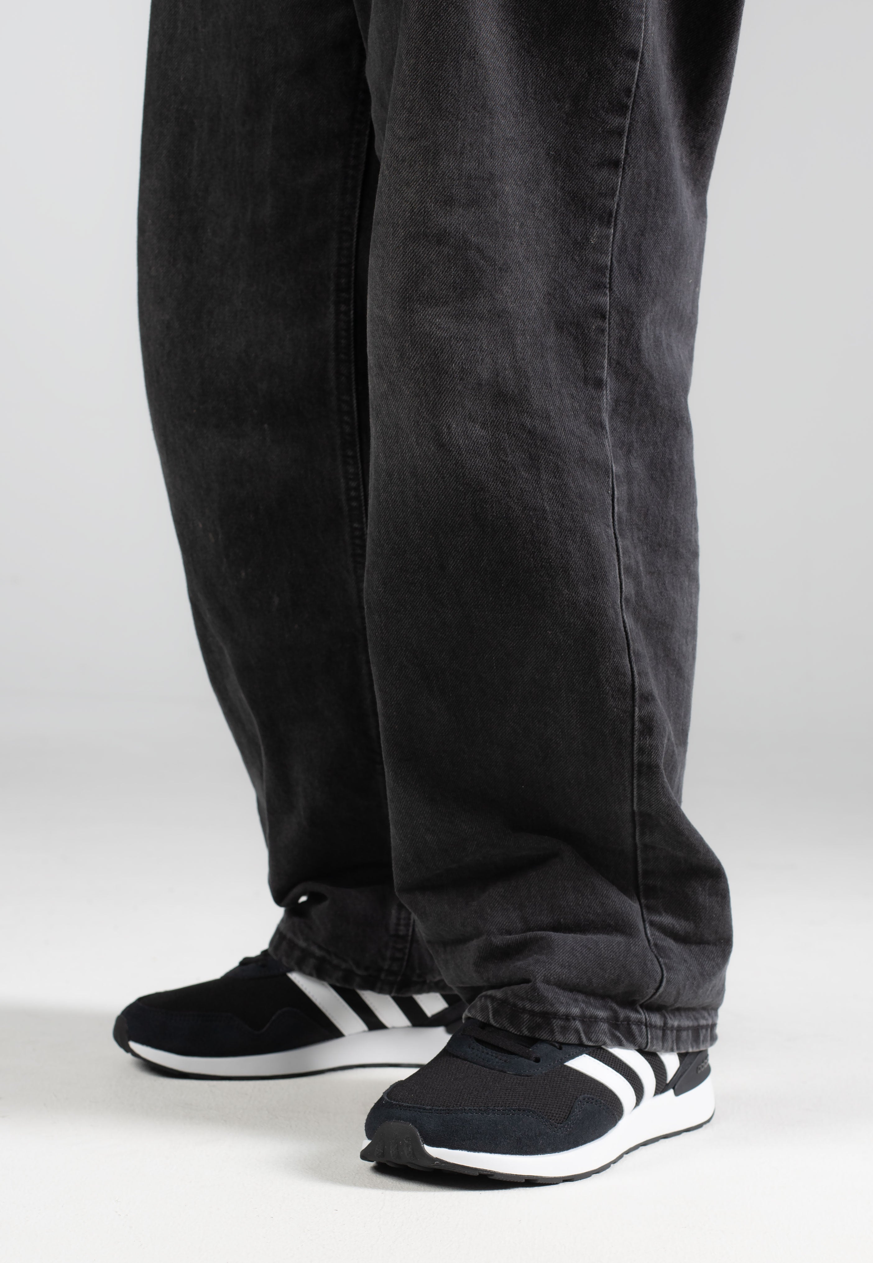 Adidas - Run 60S 4.0 Cblack/Ftwwht/Cblack - Shoes | Men-Image