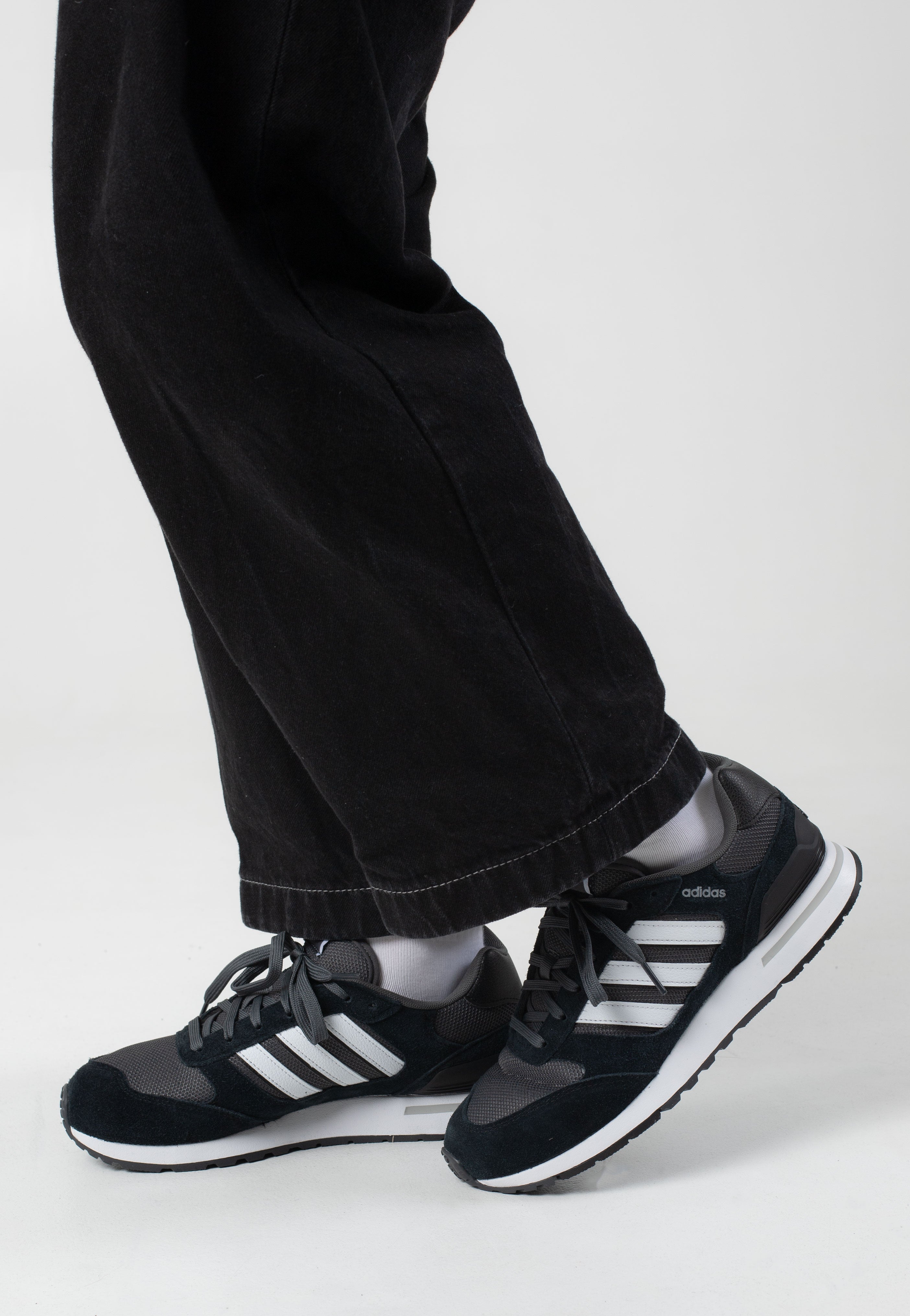 Trainers adidas Run 80s, Black Pure White