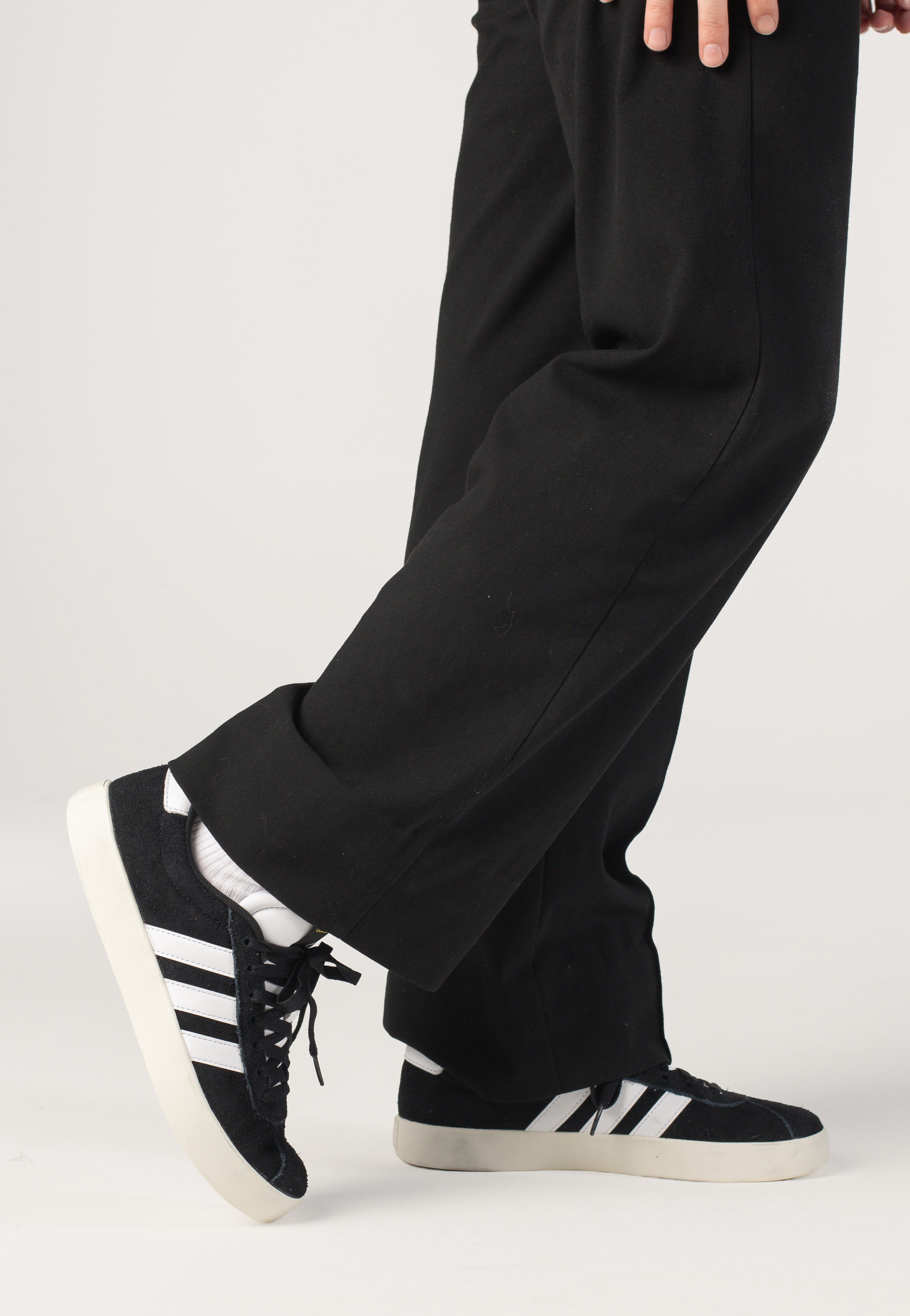 Adidas - VL Court 3.0 Cblack/Ftwwht/Goldmt - Girl Shoes | Women-Image