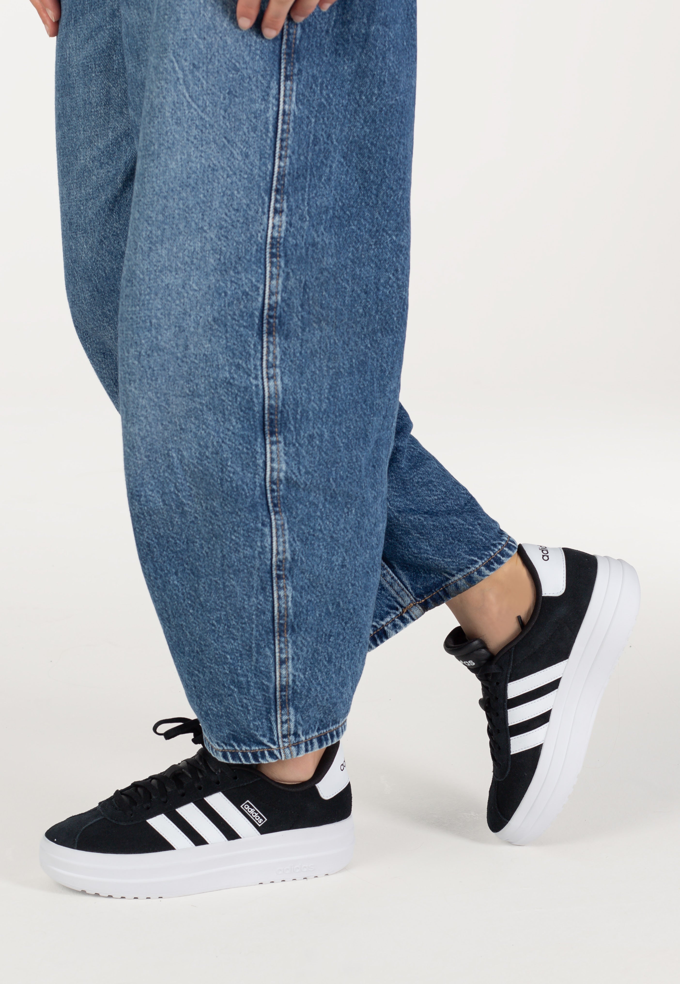 Adidas - VL Court Bold Cblack/Ftwwht/Ftwwht - Girl Shoes | Women-Image