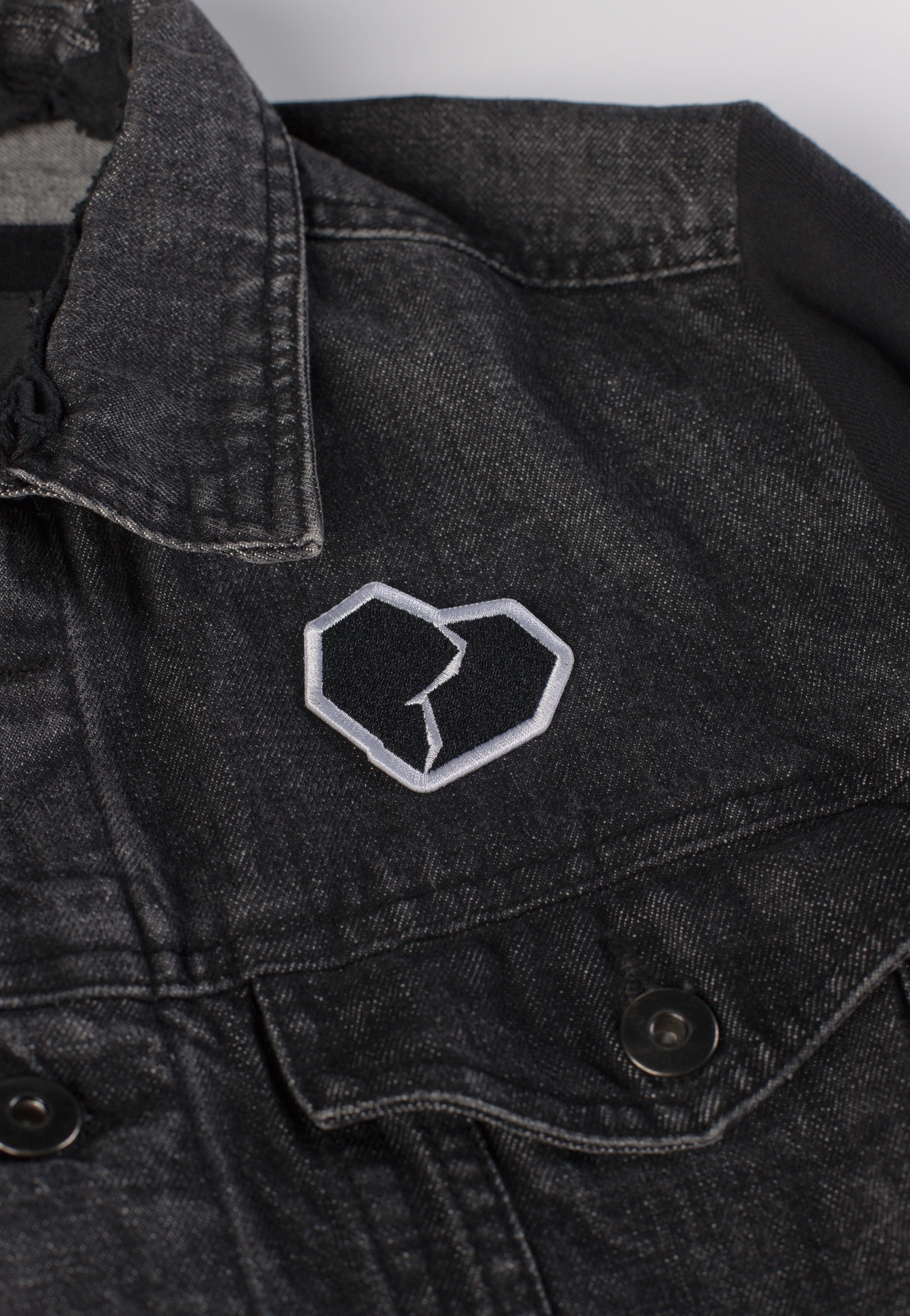 Atticus - Broken Heart Black - Patch | Neutral-Image
