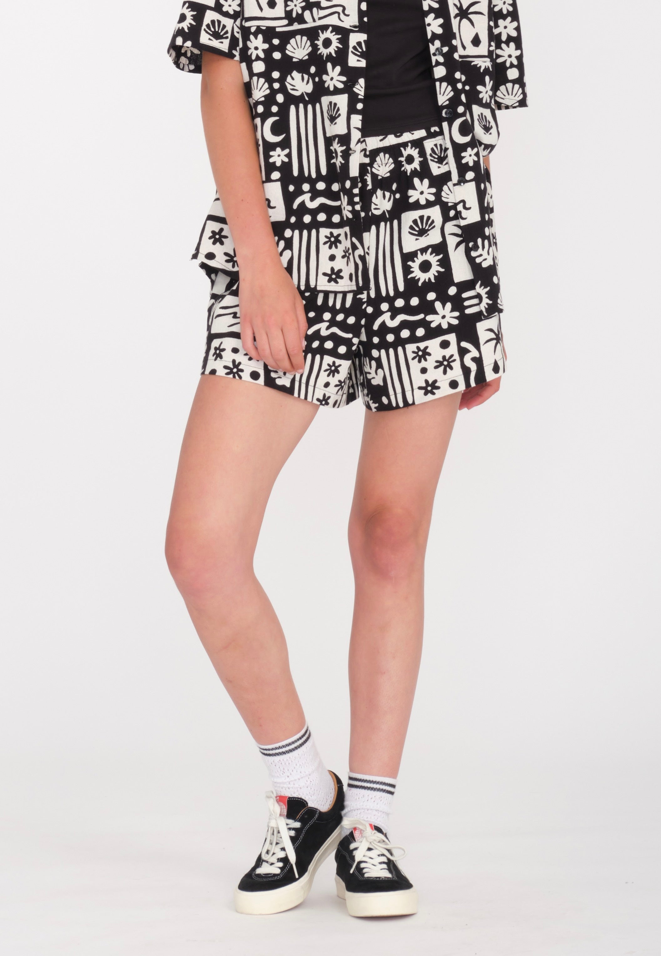 Volcom - Sunny Wild Black - Shorts | Women-Image