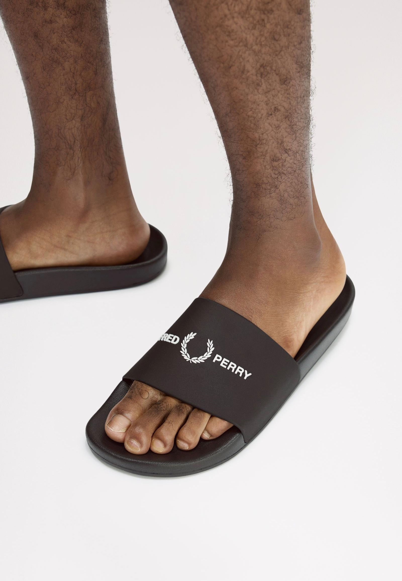 Fred Perry - Branded Black - Slides | Men-Image