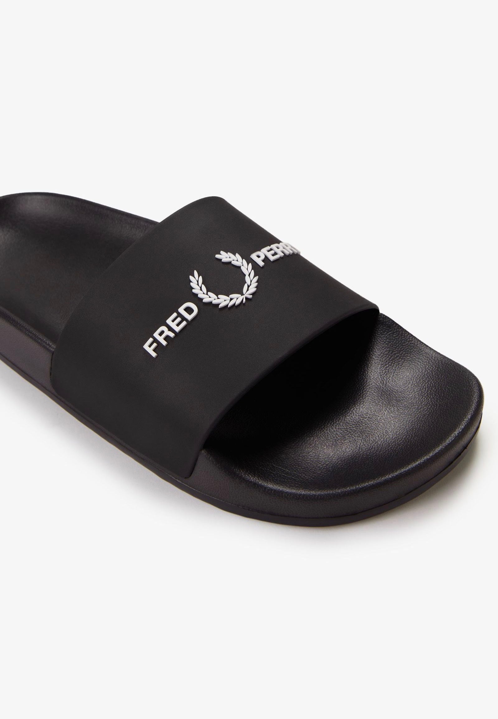 Fred Perry - Branded Black - Slides | Men-Image