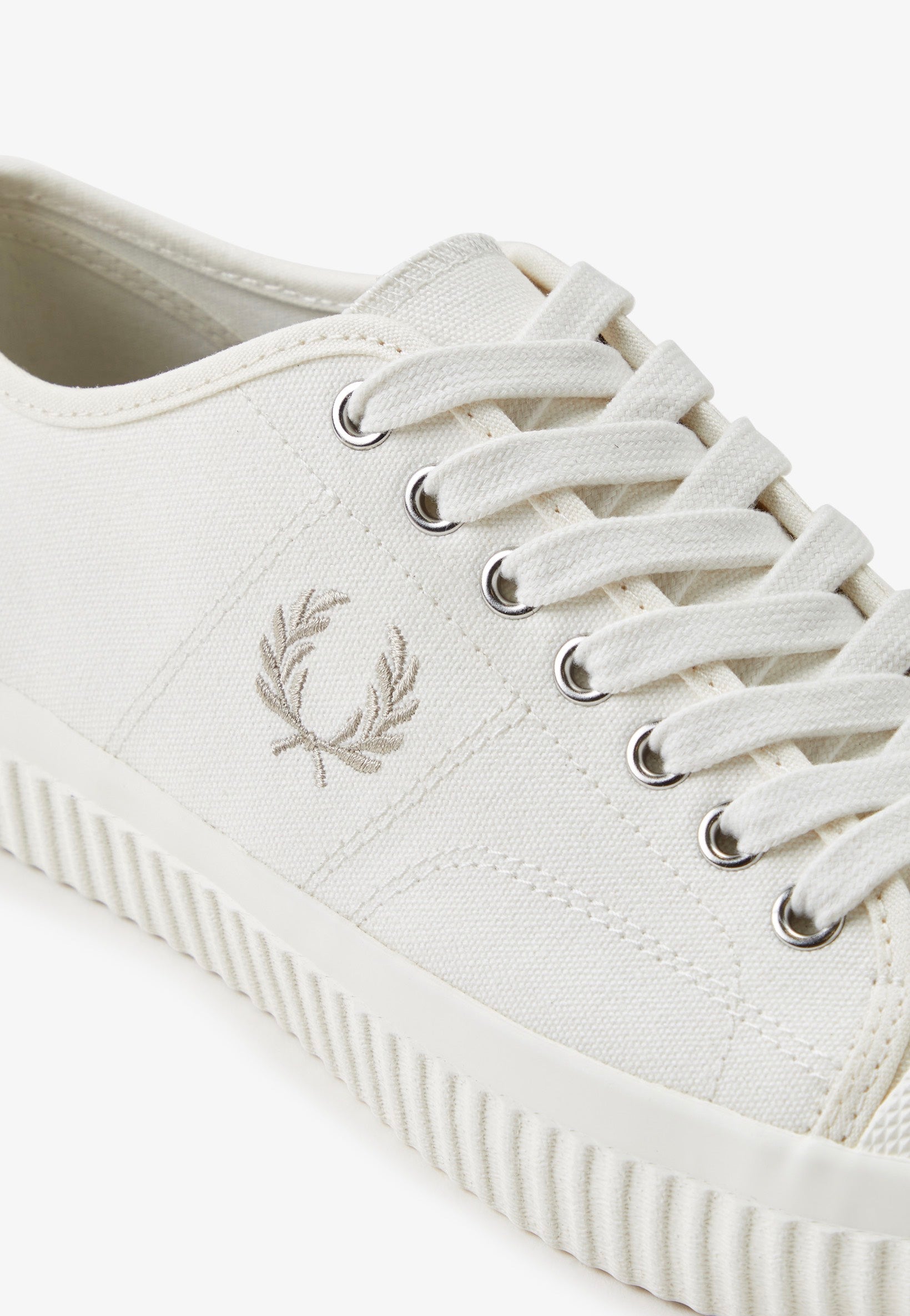 Fred Perry - Hughes Low Canvas Light Ecru/Oatmeal - Shoes | Neutral-Image