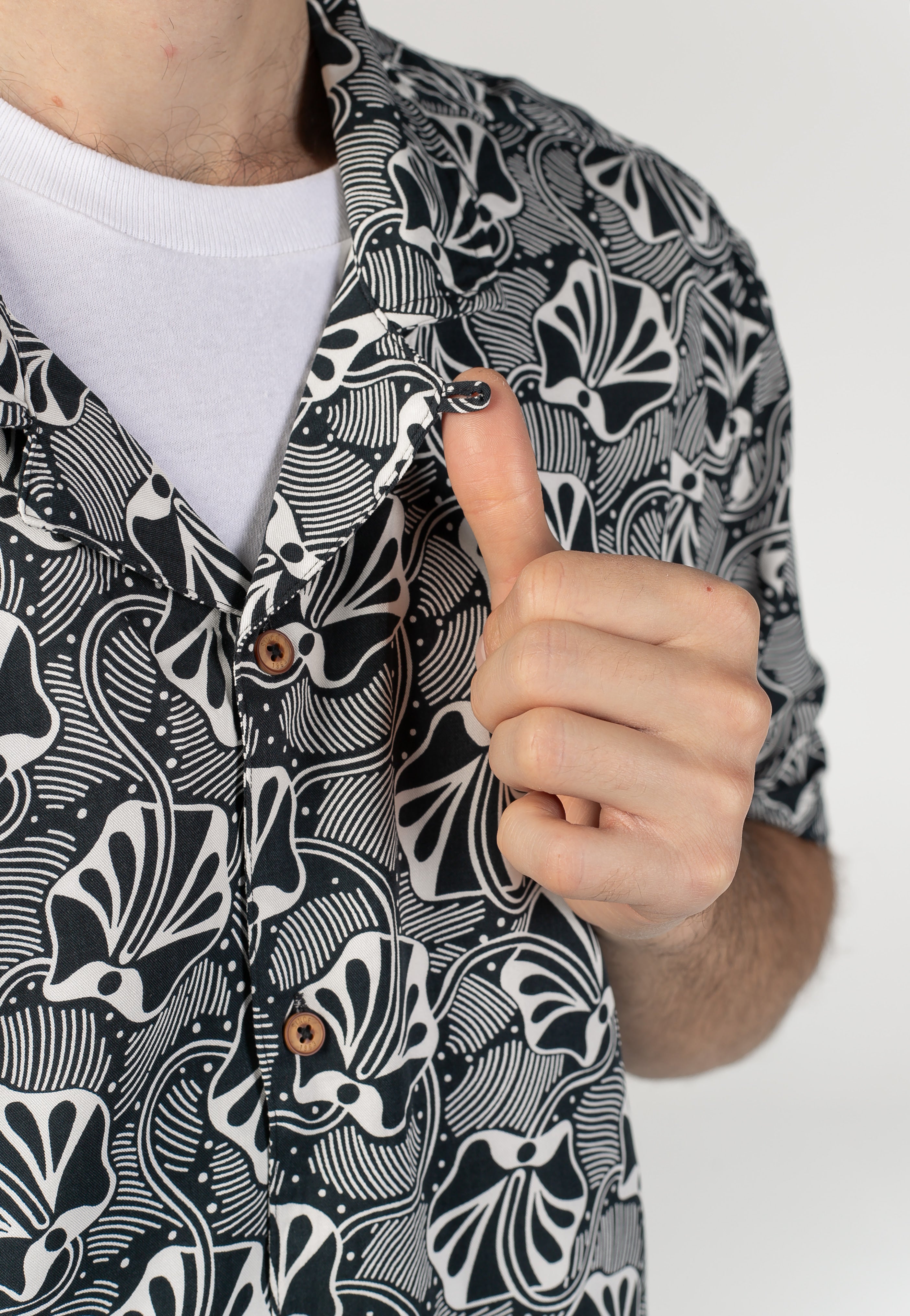 Ben Sherman - Linear Floral Print Black - Shirt | Men-Image