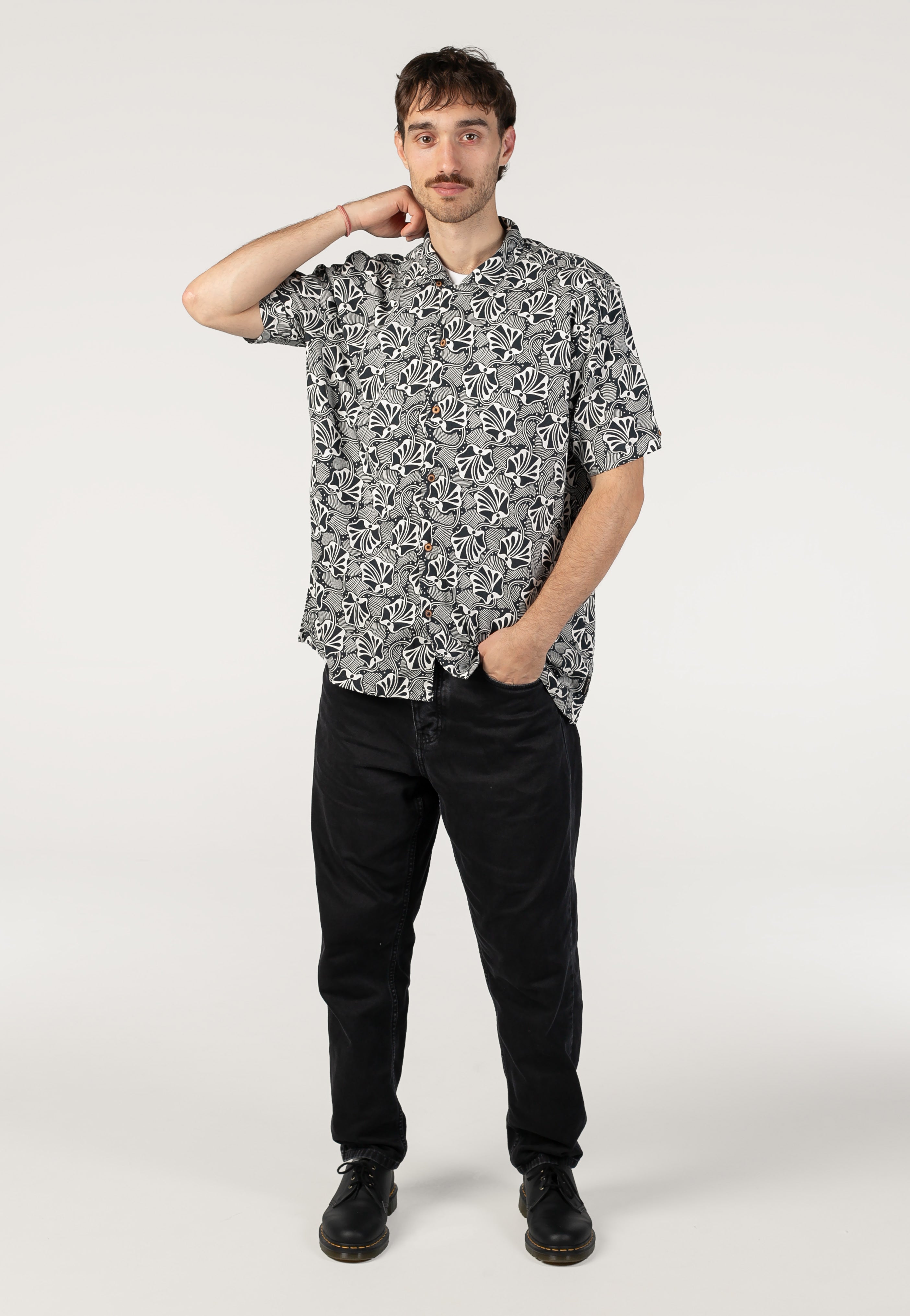 Ben Sherman - Linear Floral Print Black - Shirt | Men-Image