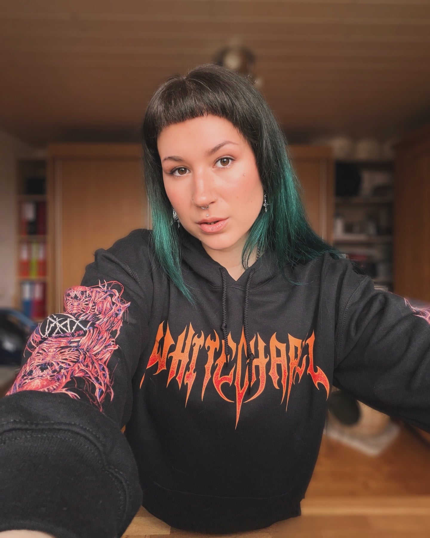 bruchtal__ Merch Look