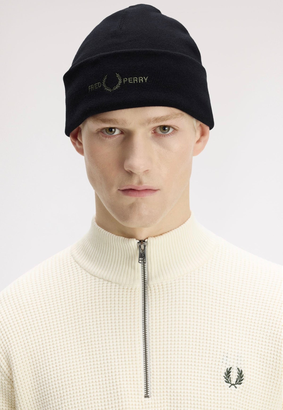 Fred Perry Graphic FLP Navy/Silver Blue Kulich | Neutral-Image