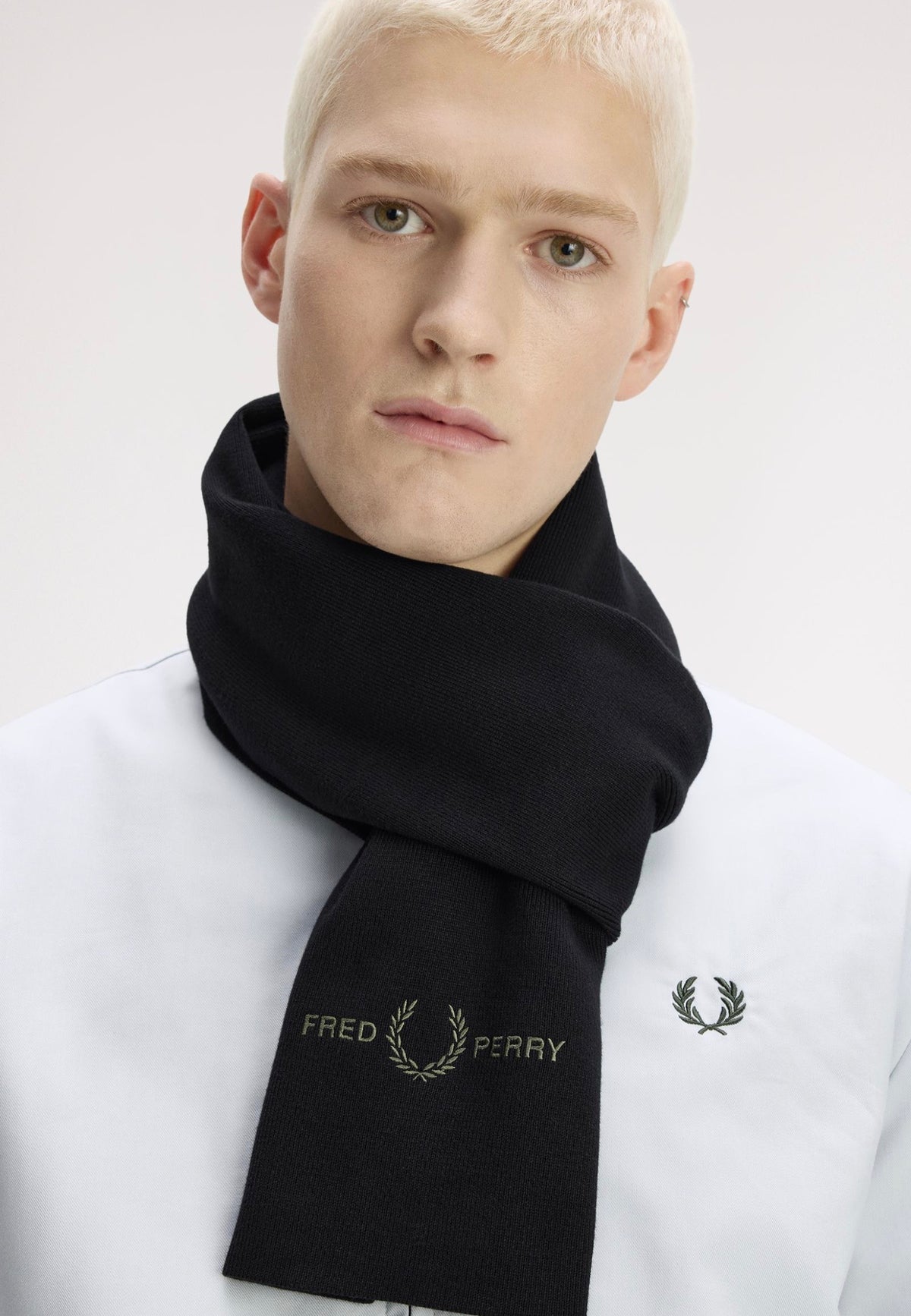 Fred Perry Graphic FLP Black/Laurel Wreath Green Huivi | Neutral-Image