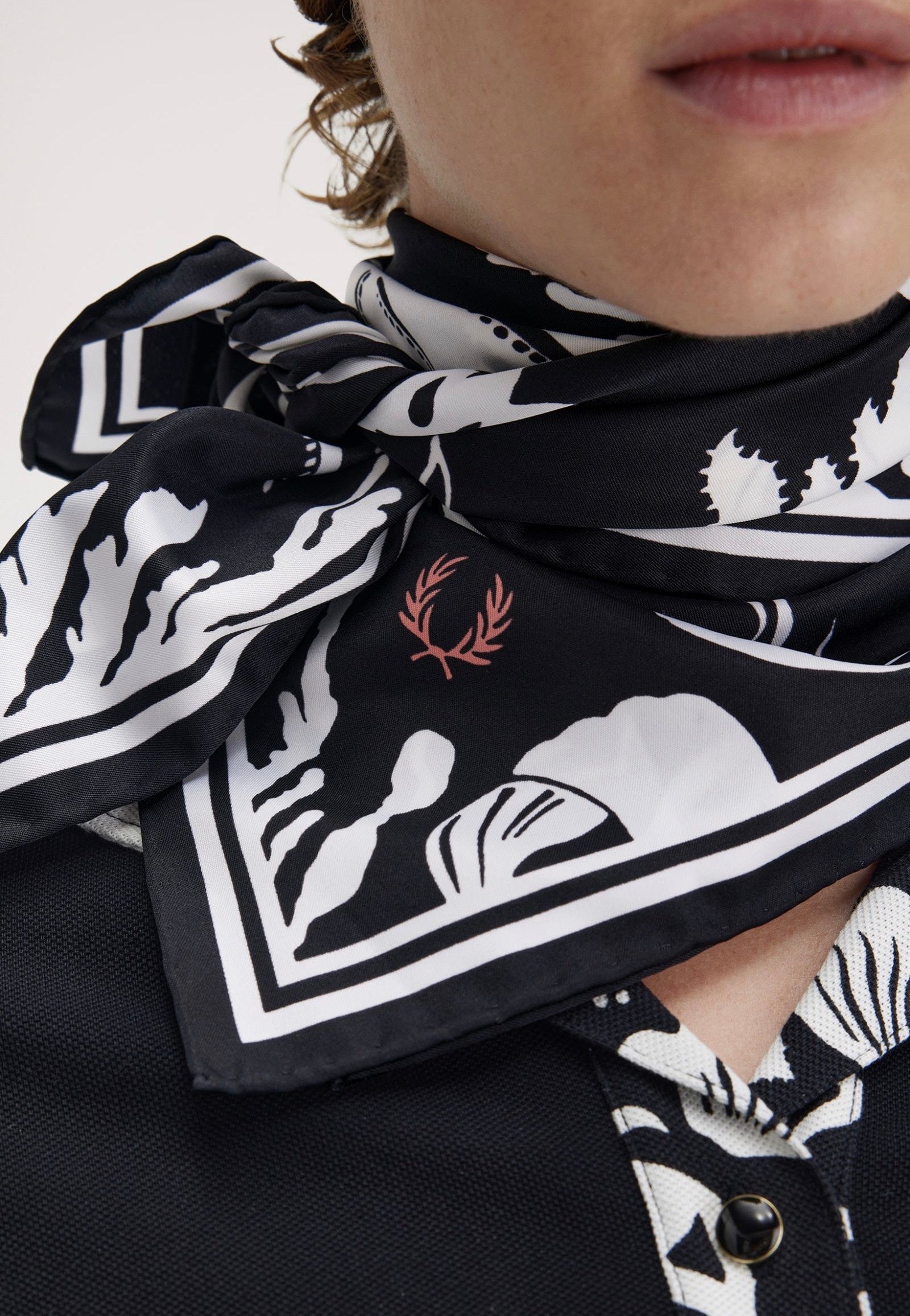 Fred Perry x Amy Winehouse - Amy Black - Scarf | Neutral-Image
