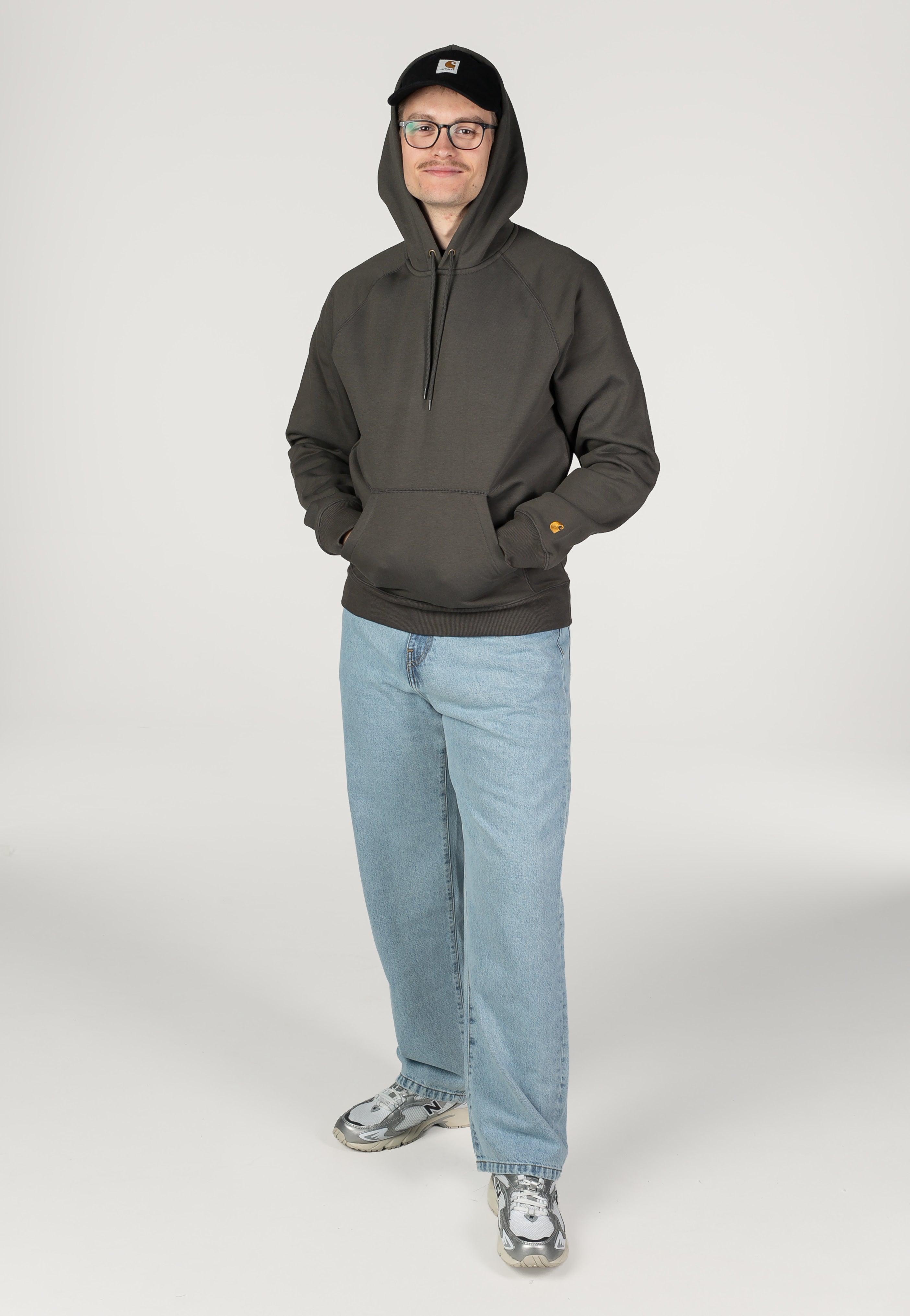 Carhartt WIP - Hooded Chase Shungite/Gold - Hoodie | Men-Image