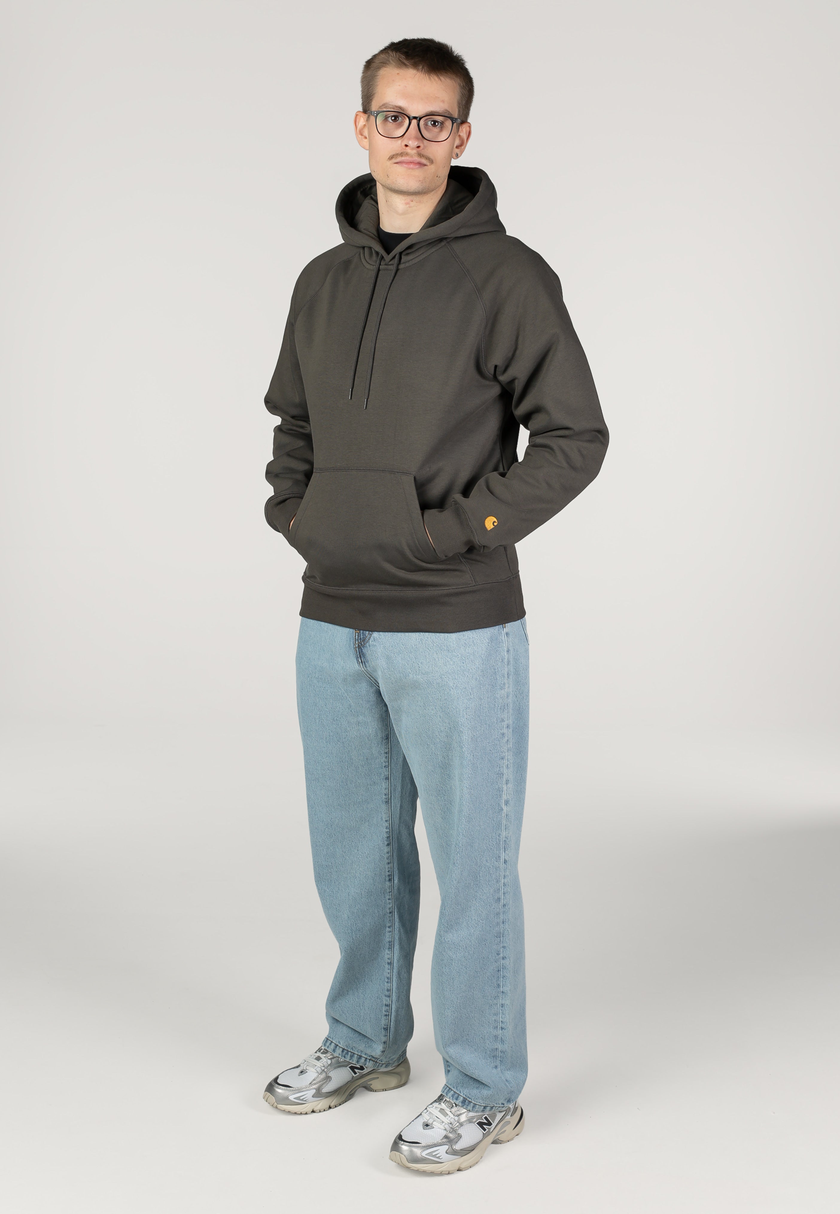 Carhartt WIP - Hooded Chase Shungite/Gold - Hoodie | Men-Image