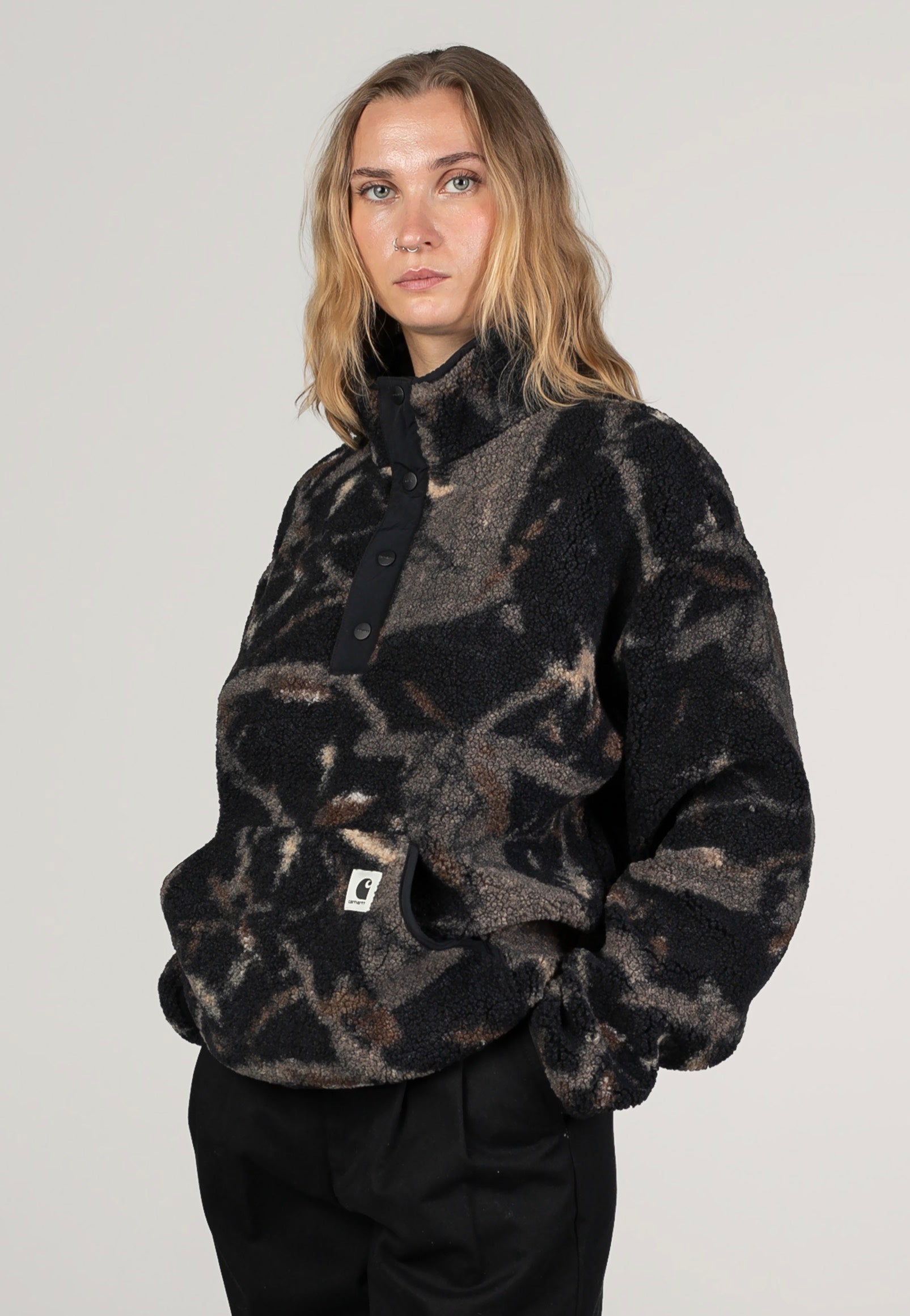 Carhartt WIP - W' Elliot High Neck Liner Camo Feather Tree/Black/Black - Jacket | Women-Image