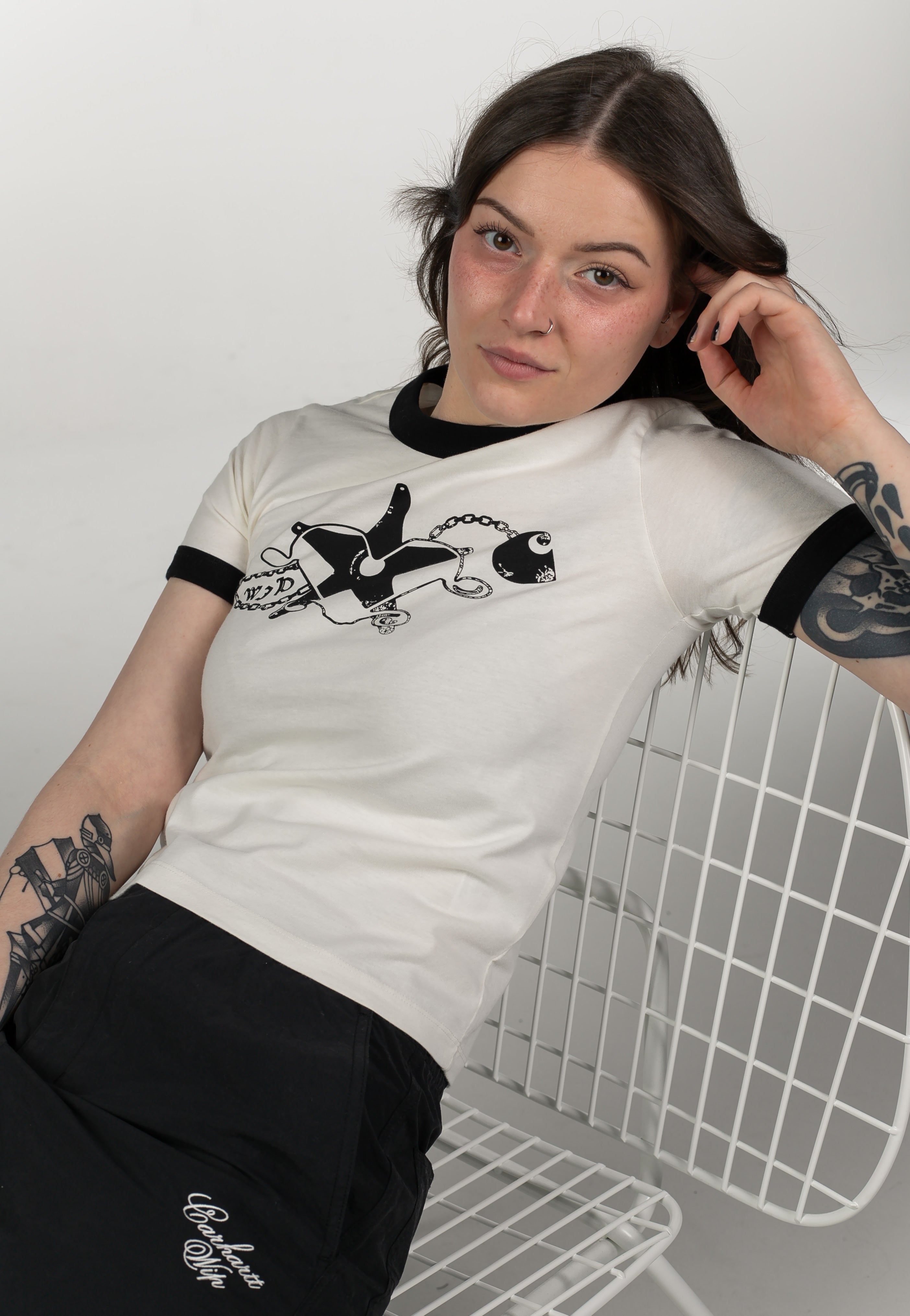 Carhartt WIP - W' Outlaw Star Ringer Heavy Stone Wash Wax/Black - T-Shirt | Women-Image