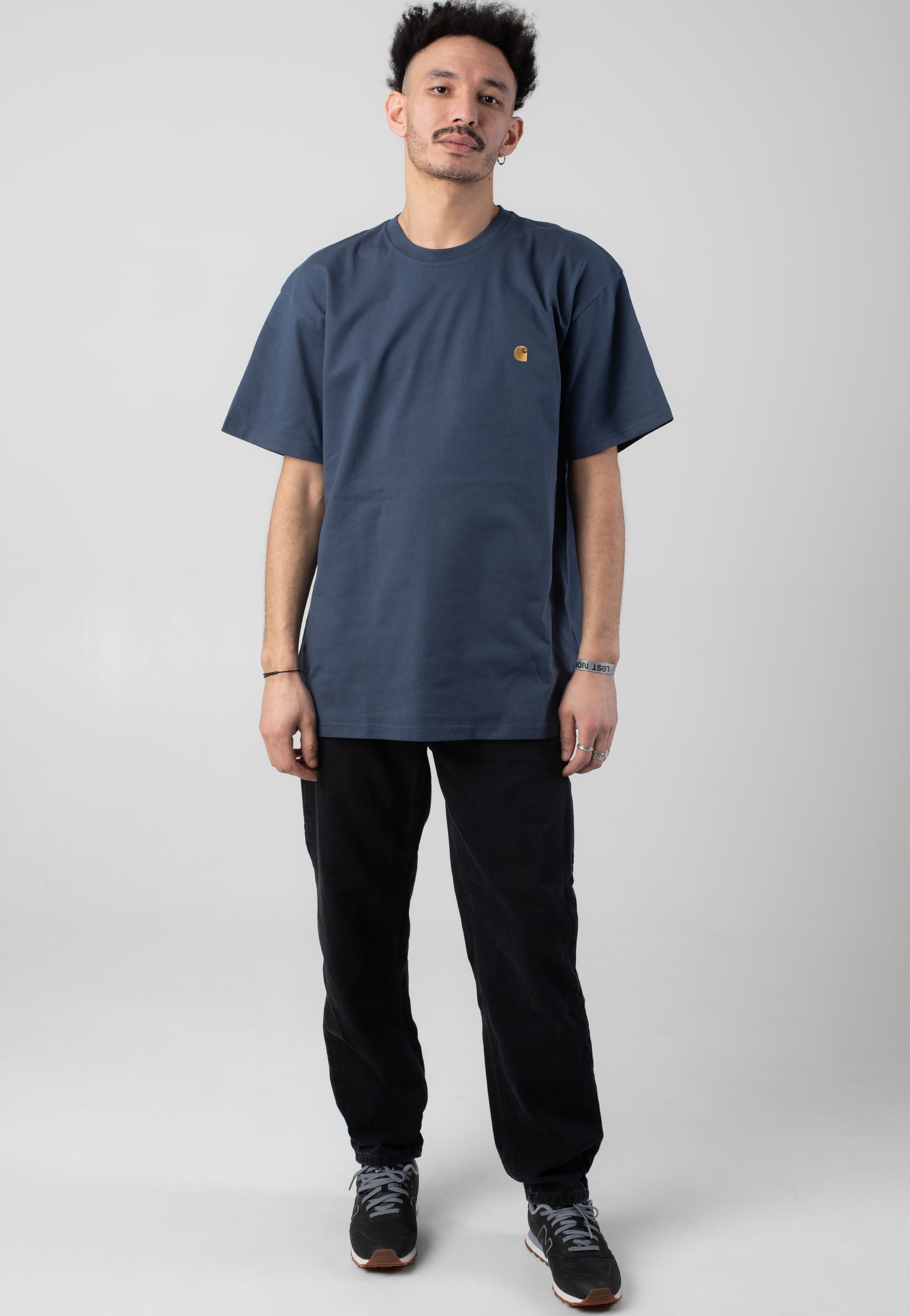 Carhartt WIP - Chase Dusky Blue/Gold - T-Shirt | Men-Image