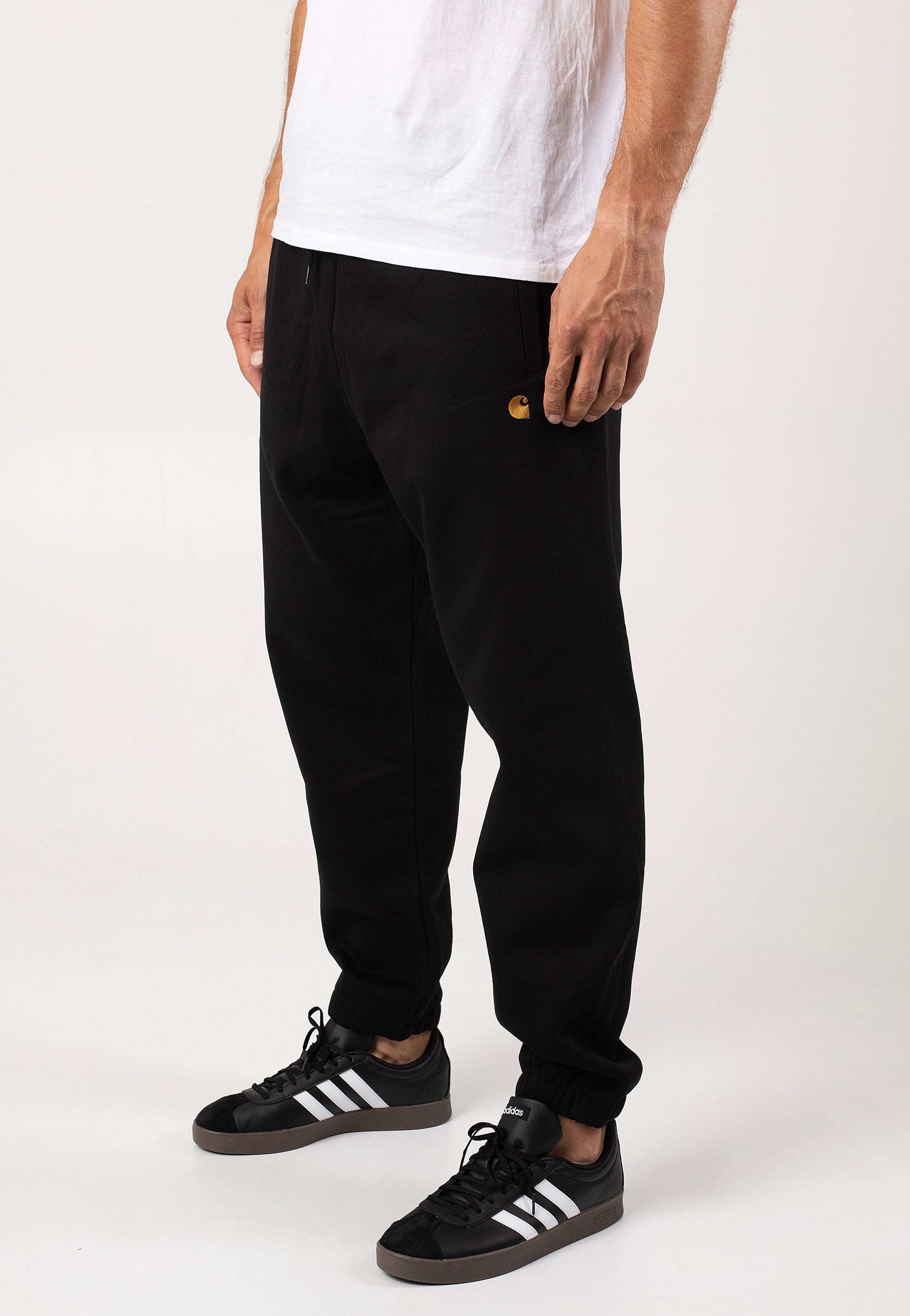 Carhartt WIP - Chase Sweat Black / Gold - Sweat Pants | Men-Image