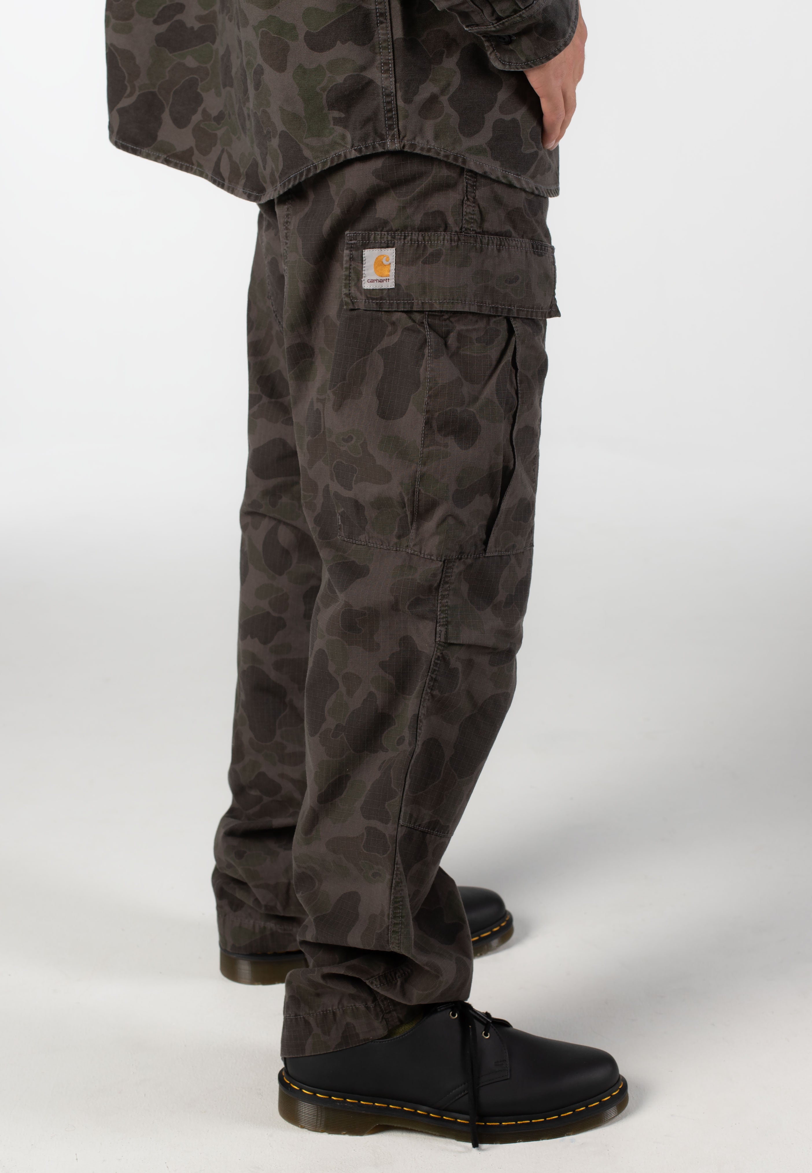 Carhartt WIP - Duck Cargo Garment Dyed Camo Duck/Green/Porphyry - Pants | Men-Image