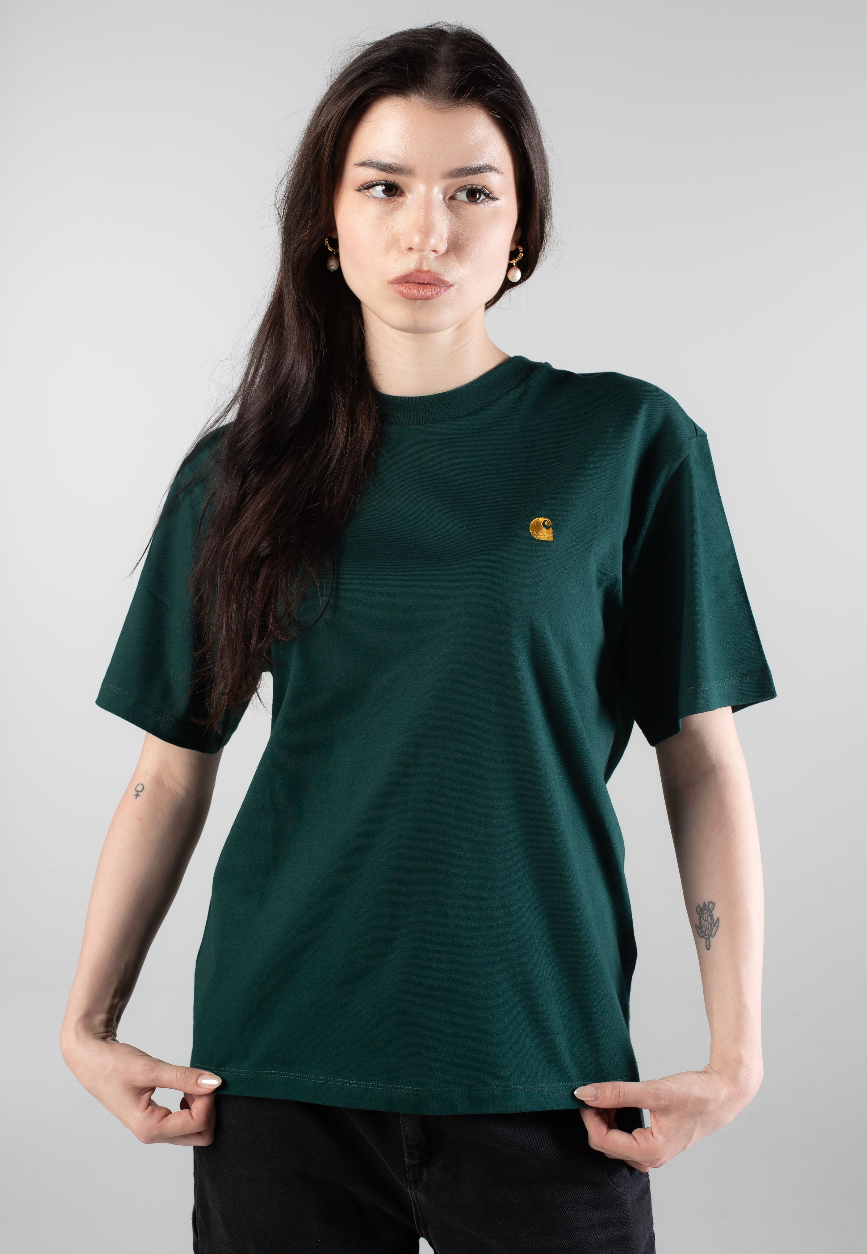 Carhartt WIP - W' Chase Dark Fir/Gold - T-Shirt | Women-Image