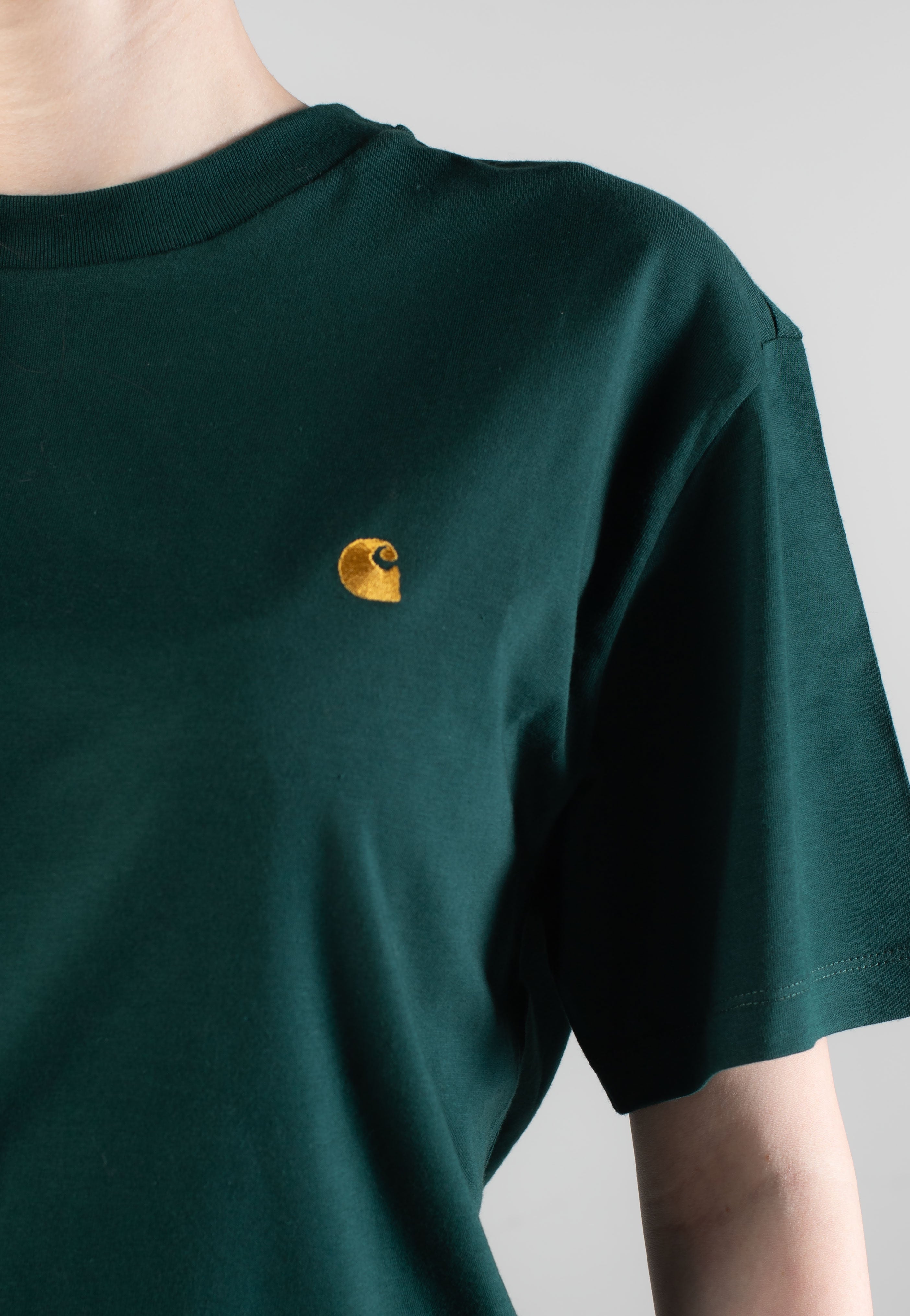 Carhartt WIP - W' Chase Dark Fir/Gold - T-Shirt | Women-Image