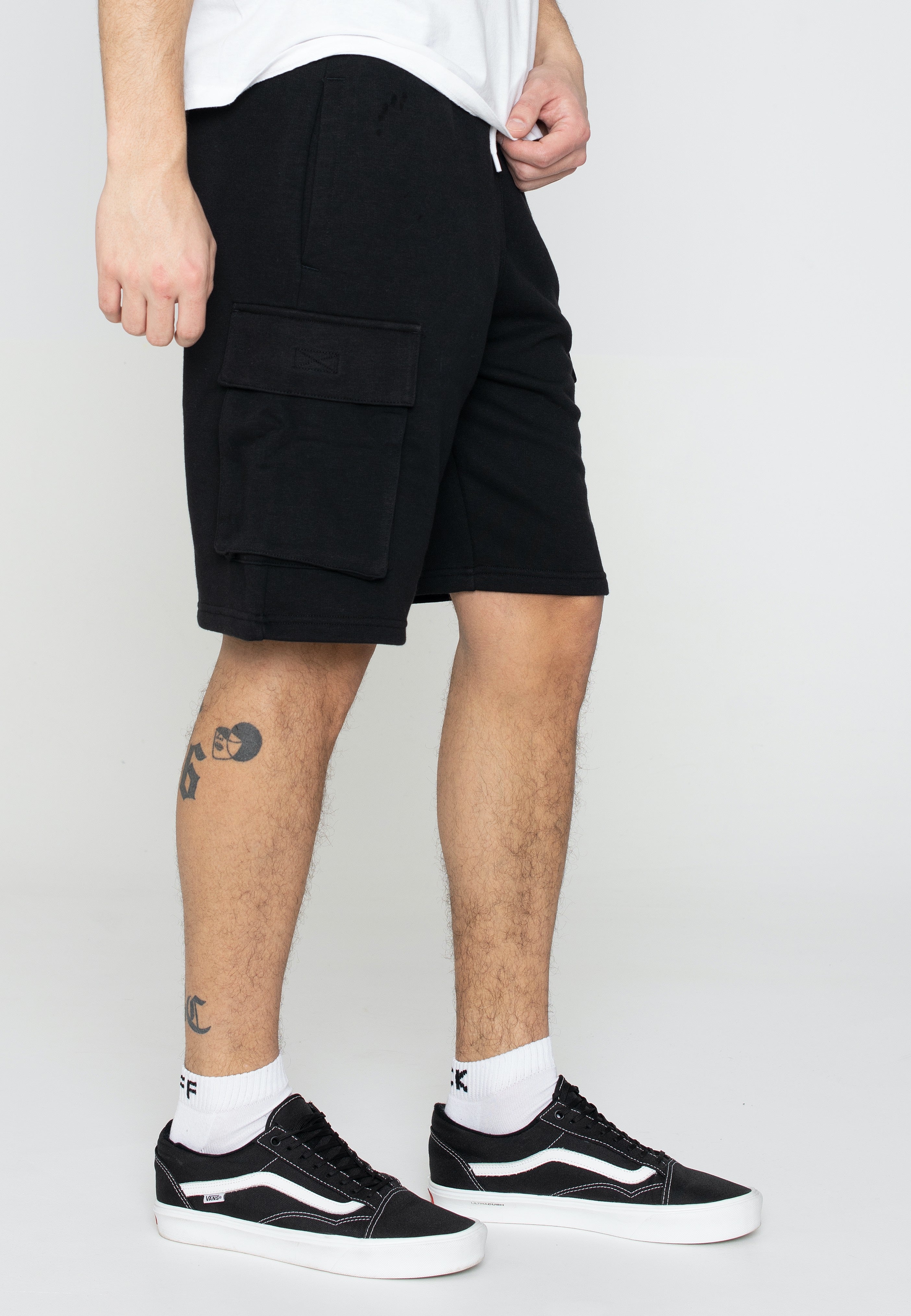 Champion - Cargo Bermuda Black Beauty - Shorts | Men-Image